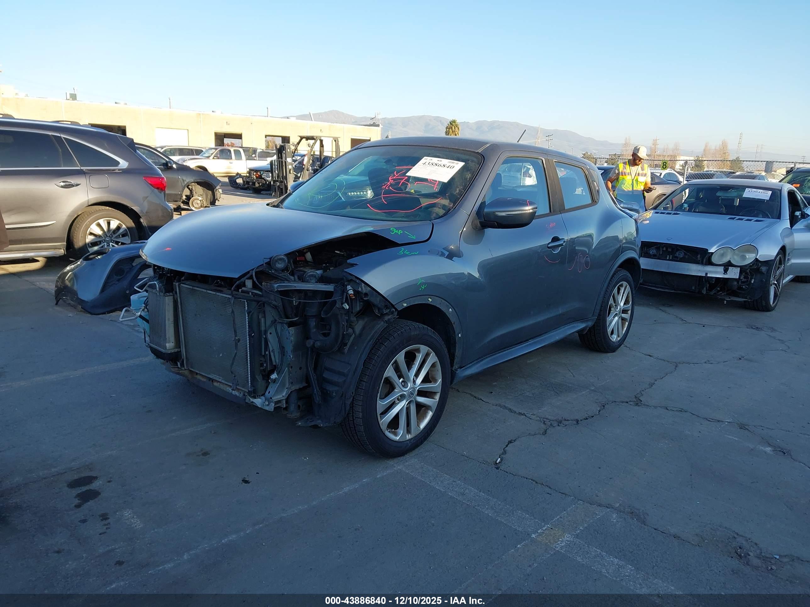 NISSAN JUKE image 2