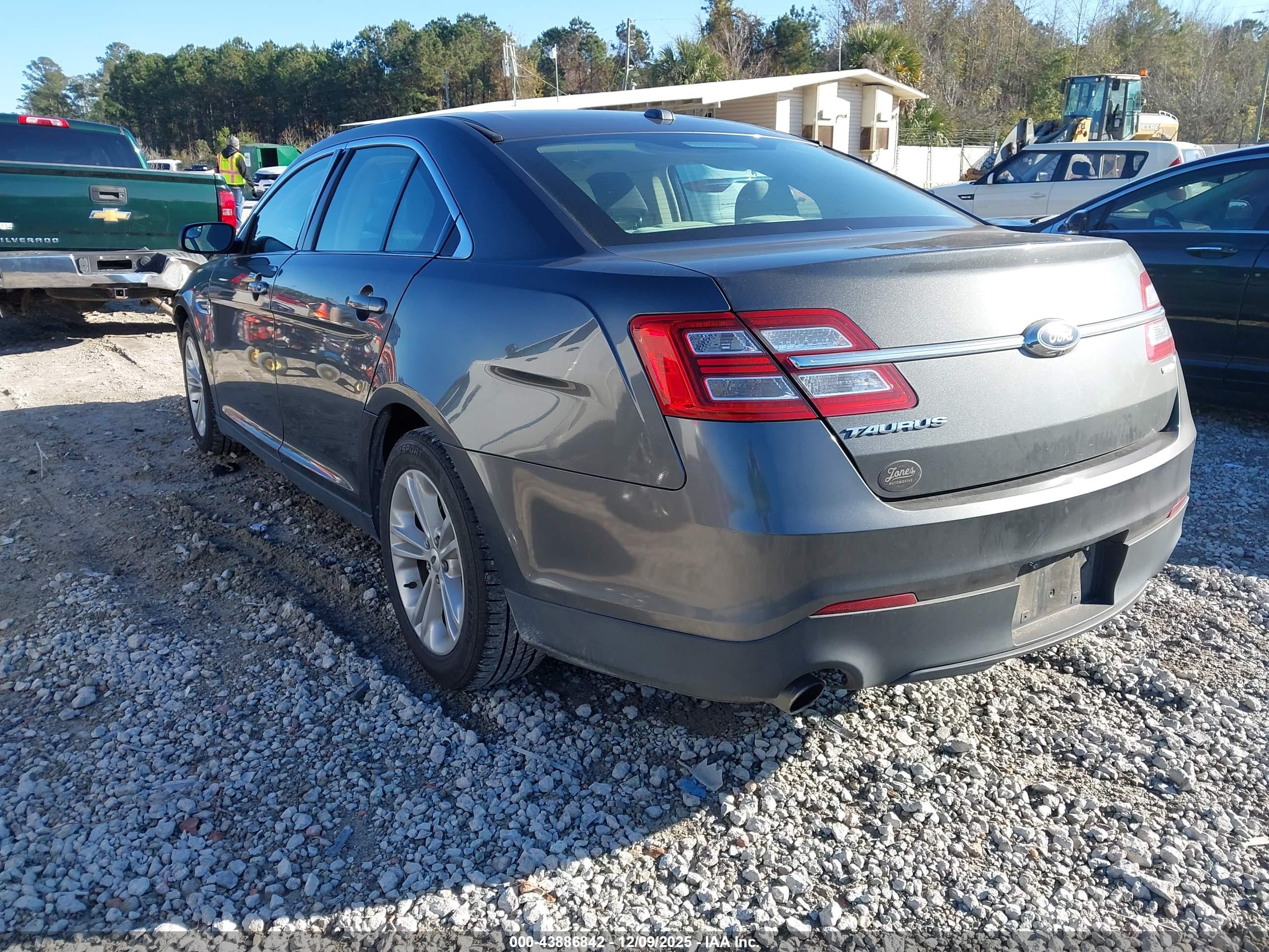 FORD TAURUS image 3