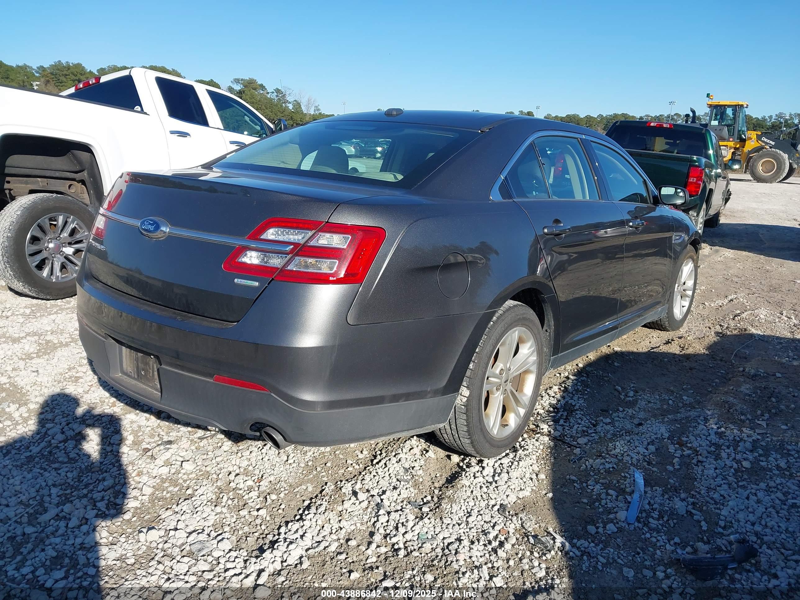 FORD TAURUS image 4