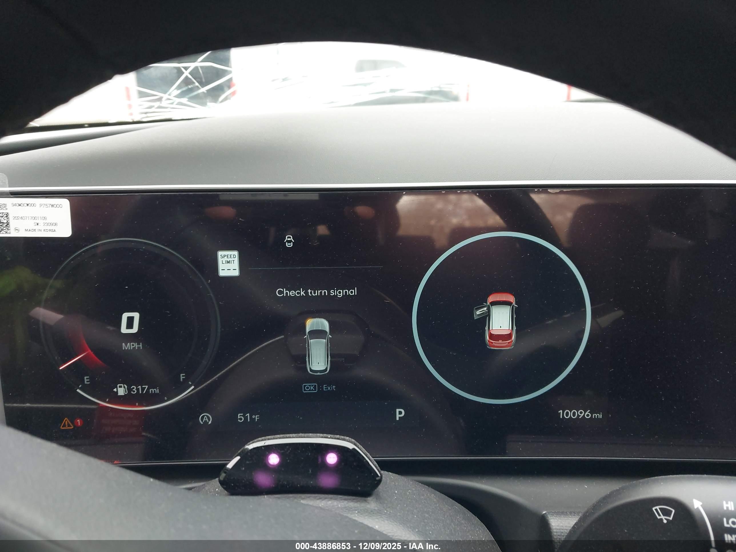 HYUNDAI TUCSON image 7
