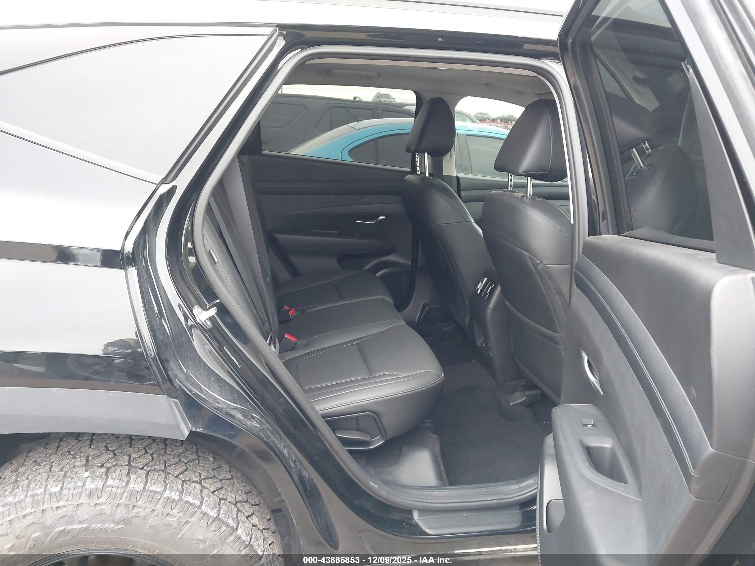 HYUNDAI TUCSON image 8