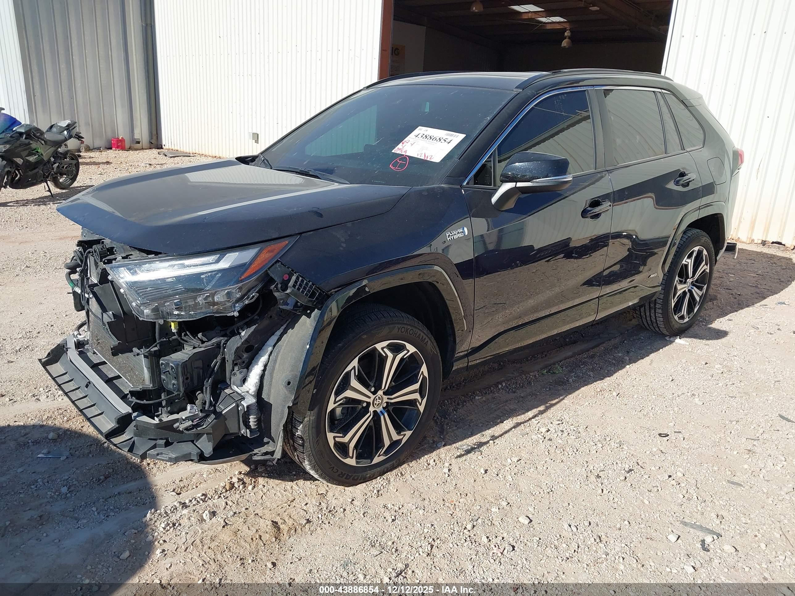 TOYOTA RAV4 image 2