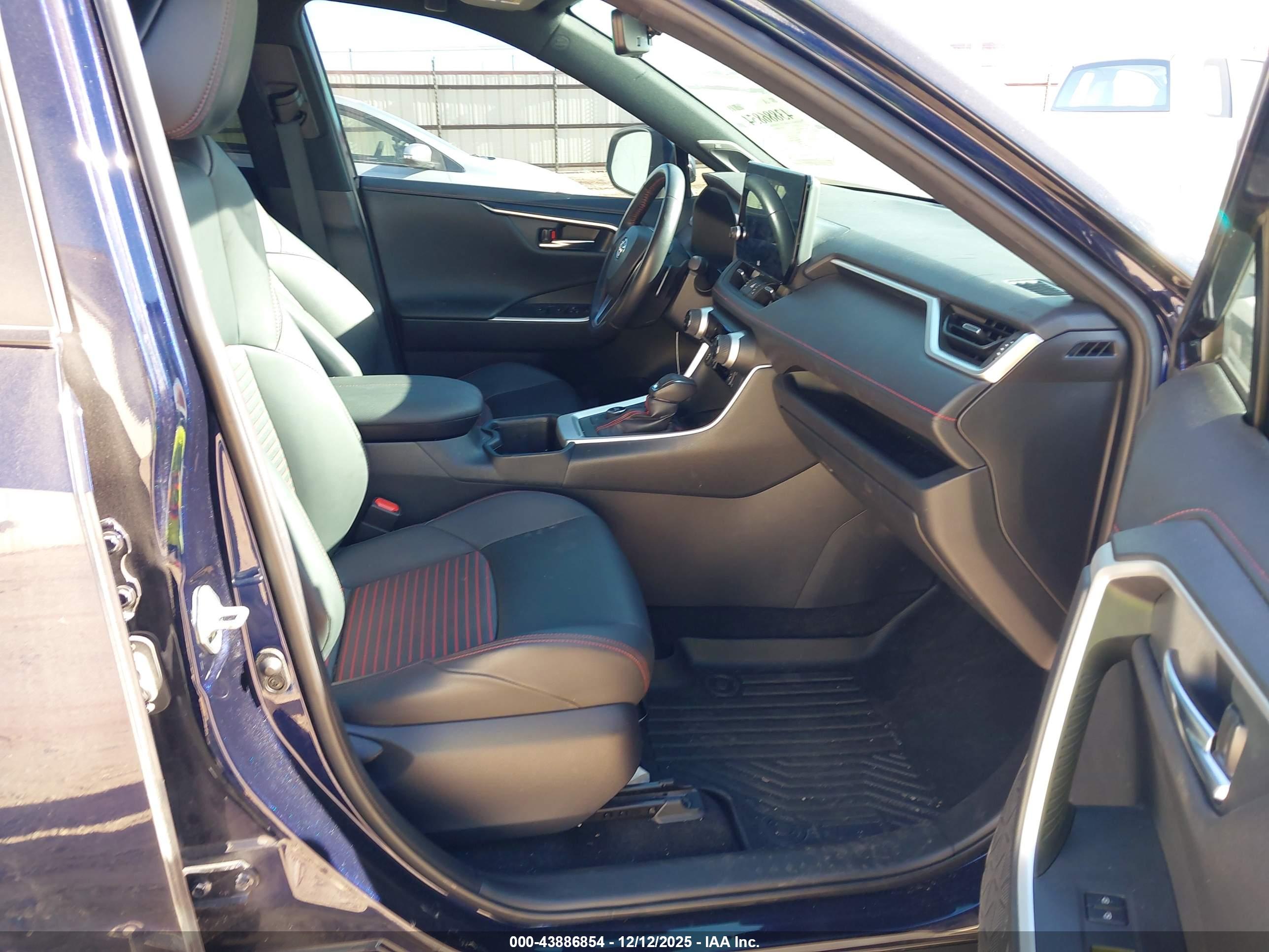TOYOTA RAV4 image 5