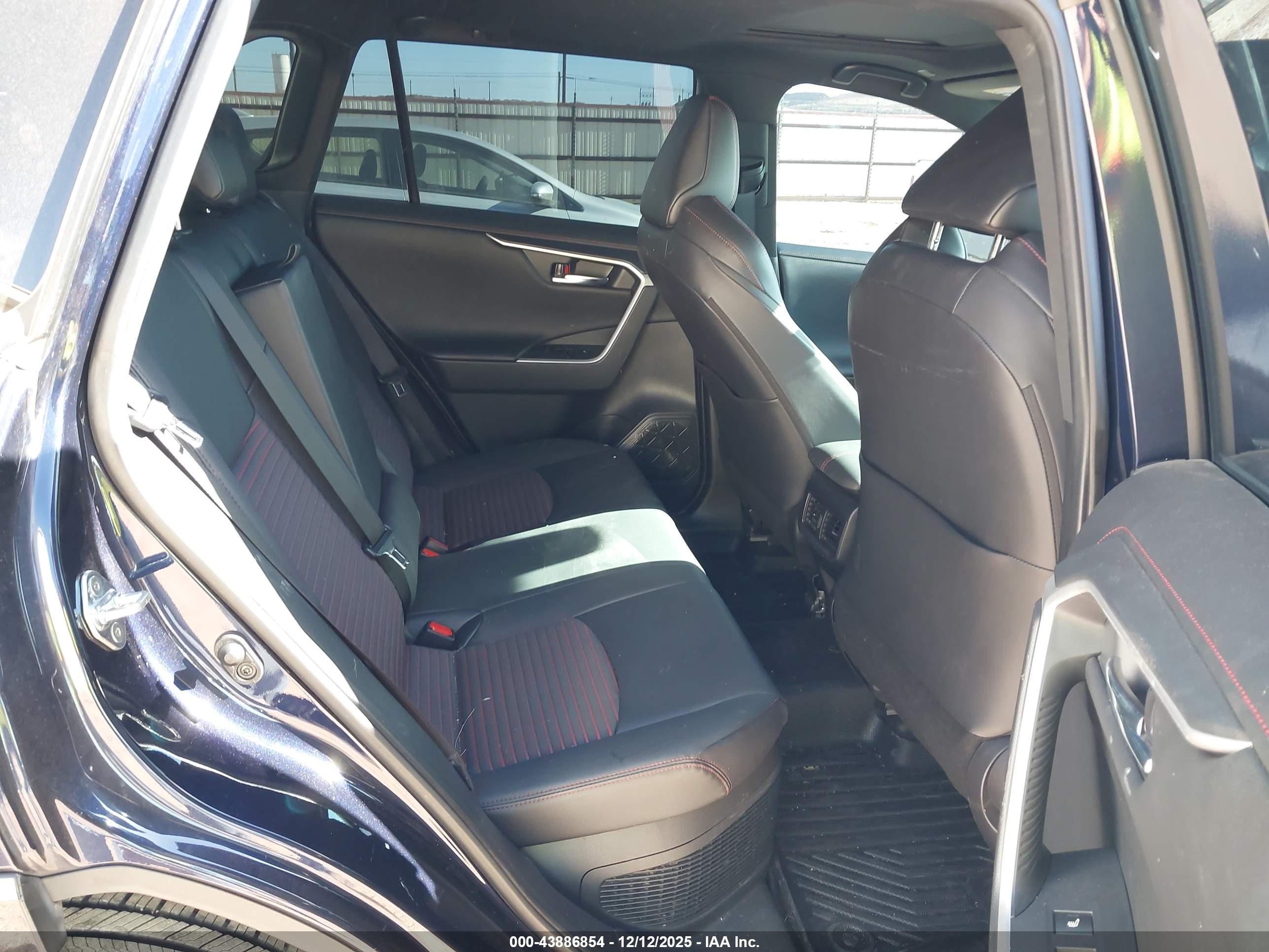 TOYOTA RAV4 image 8