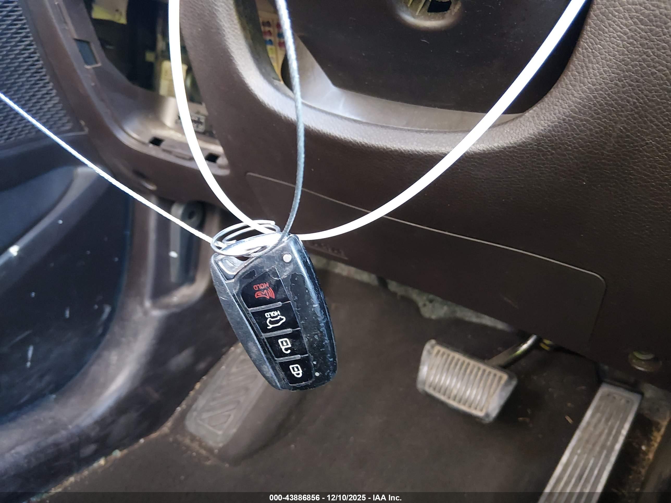 HYUNDAI SANTA image 11