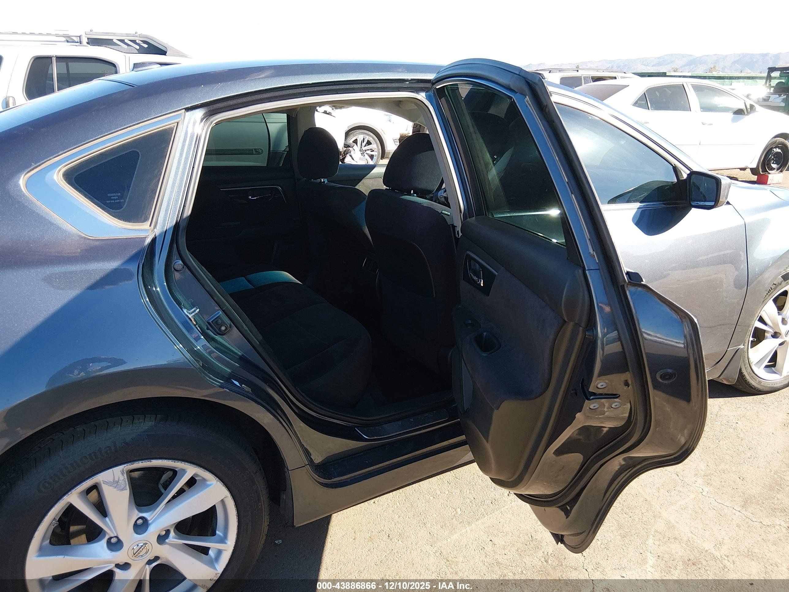NISSAN ALTIMA image 8