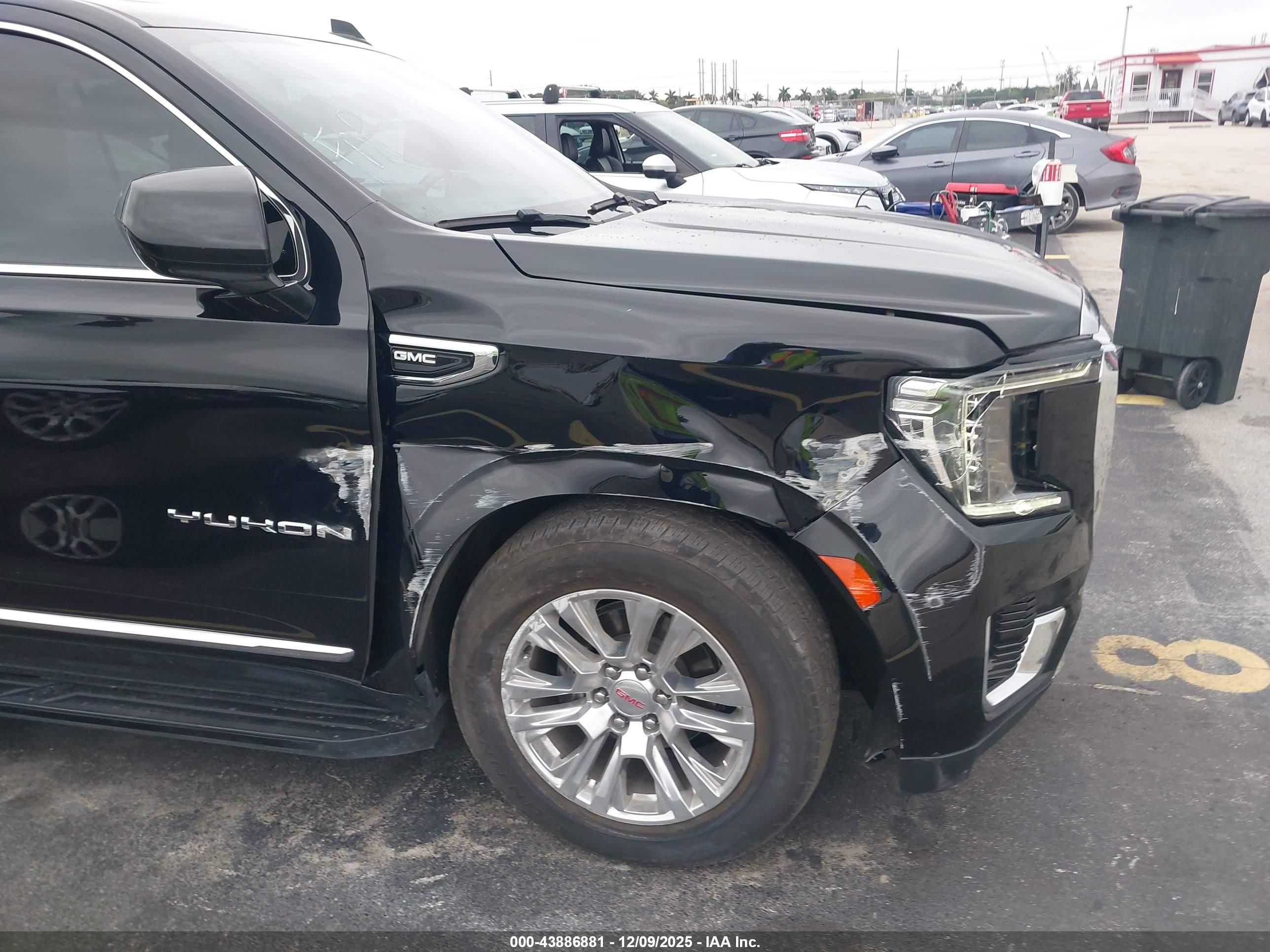 GMC YUKON image 6