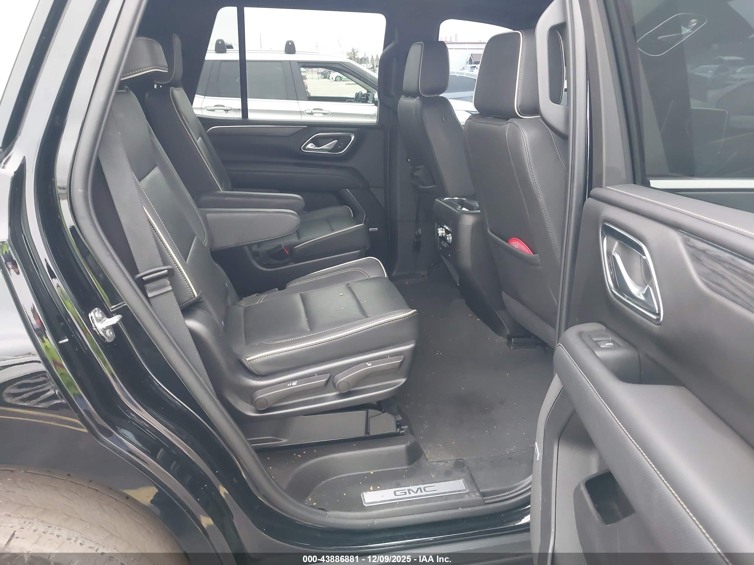 GMC YUKON image 8