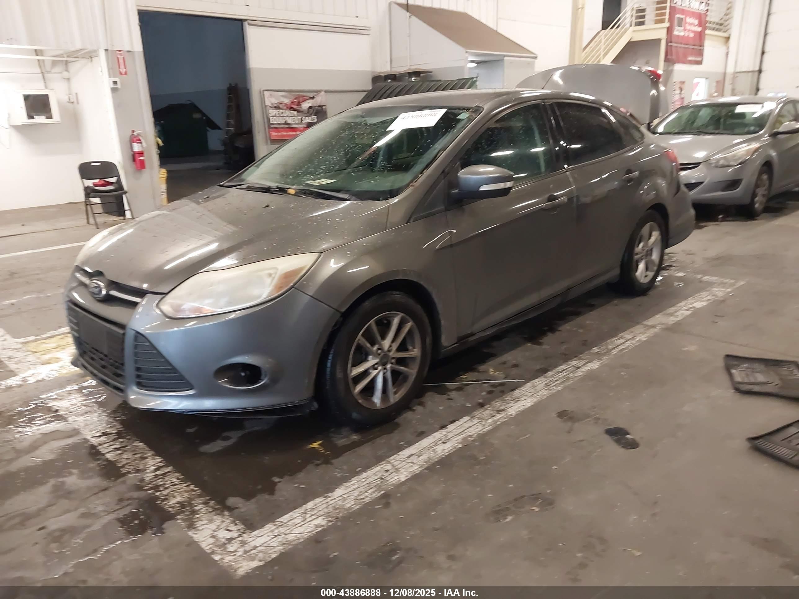 FORD FOCUS image 2