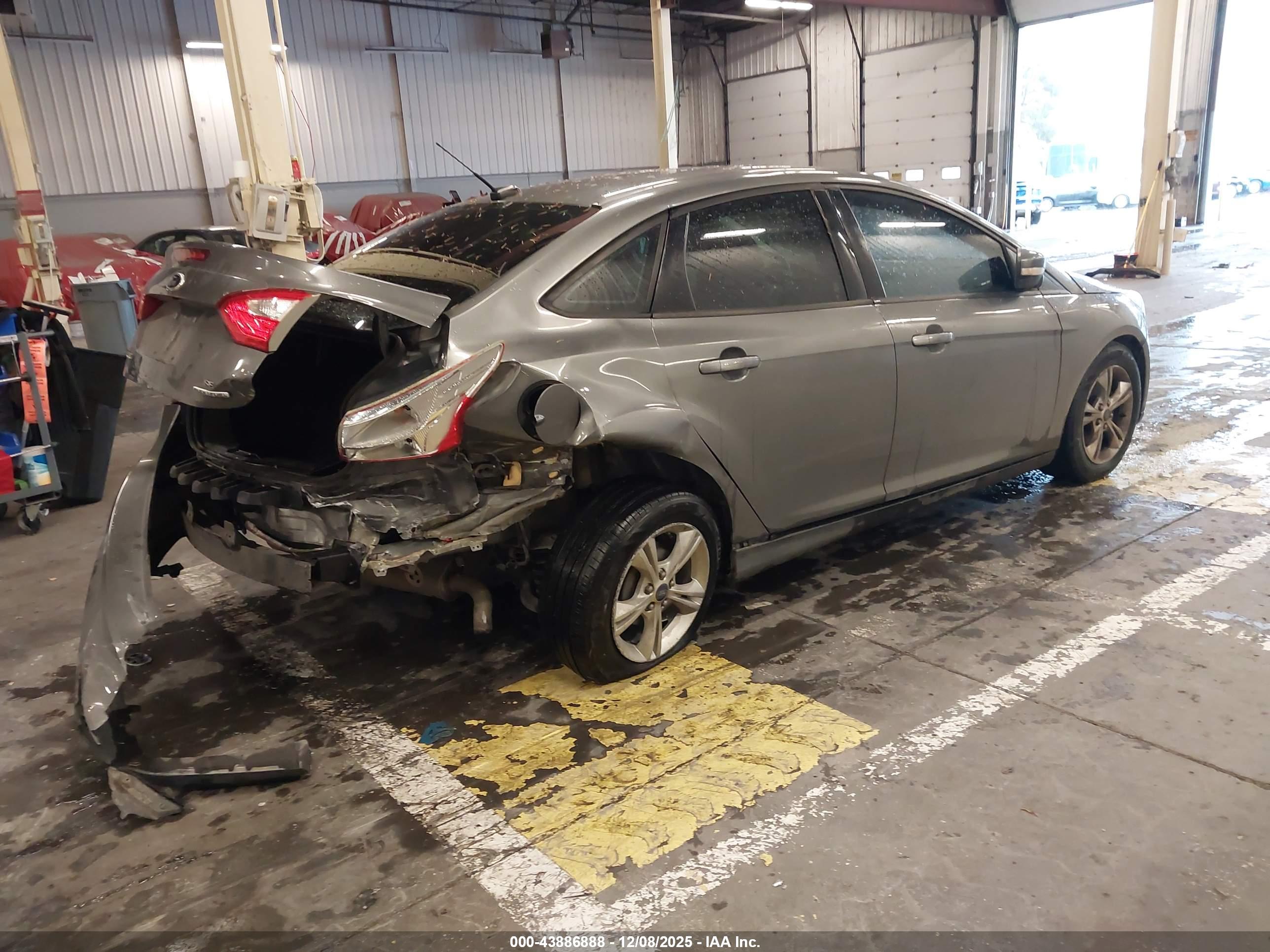 FORD FOCUS image 4