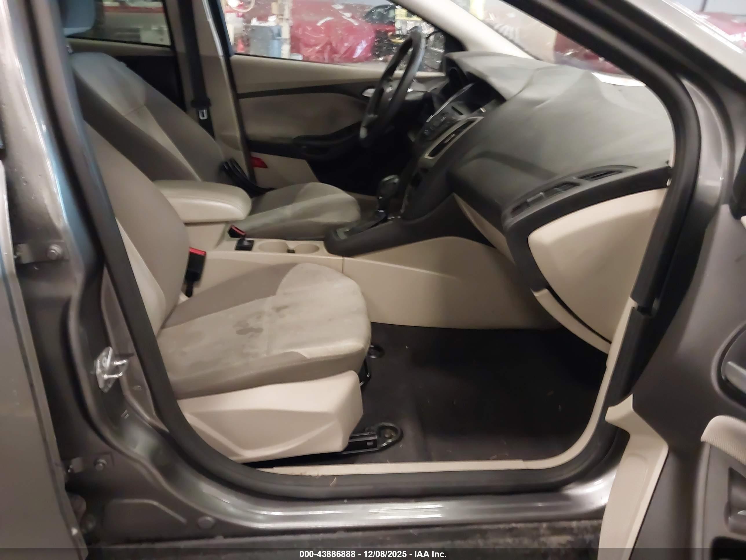 FORD FOCUS image 5
