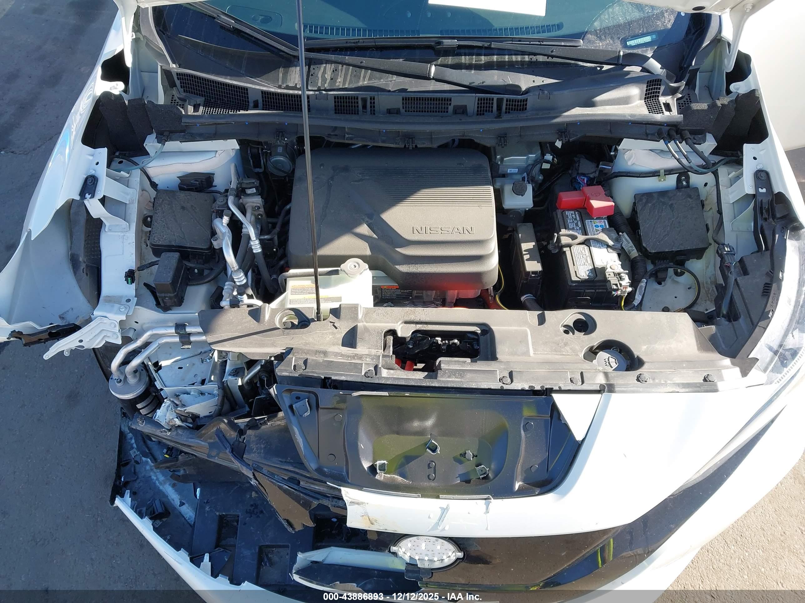 NISSAN LEAF image 10