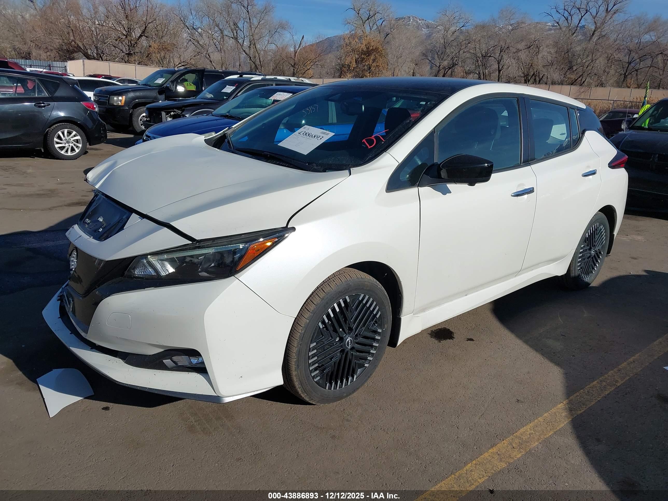 NISSAN LEAF image 2