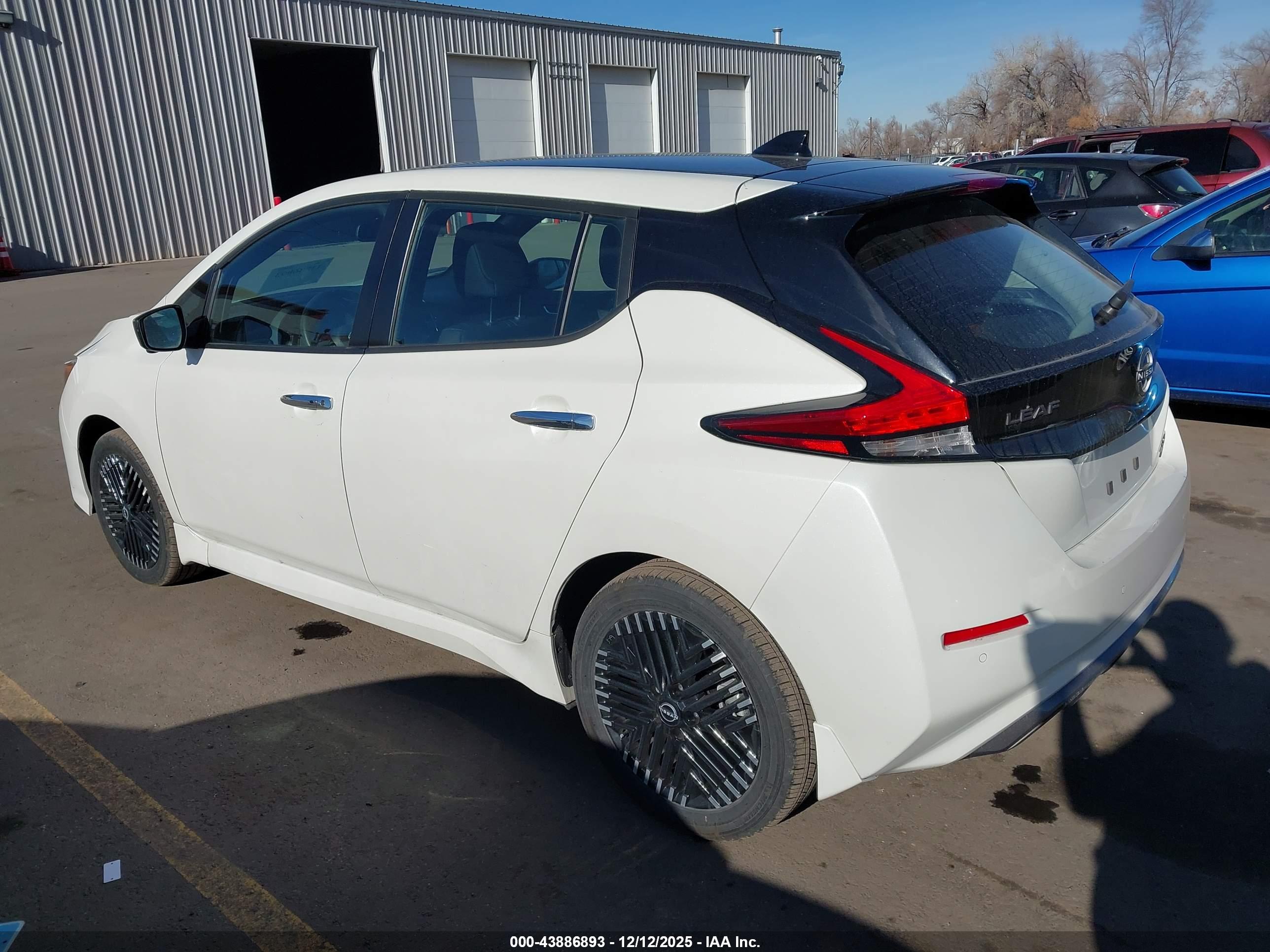 NISSAN LEAF image 3