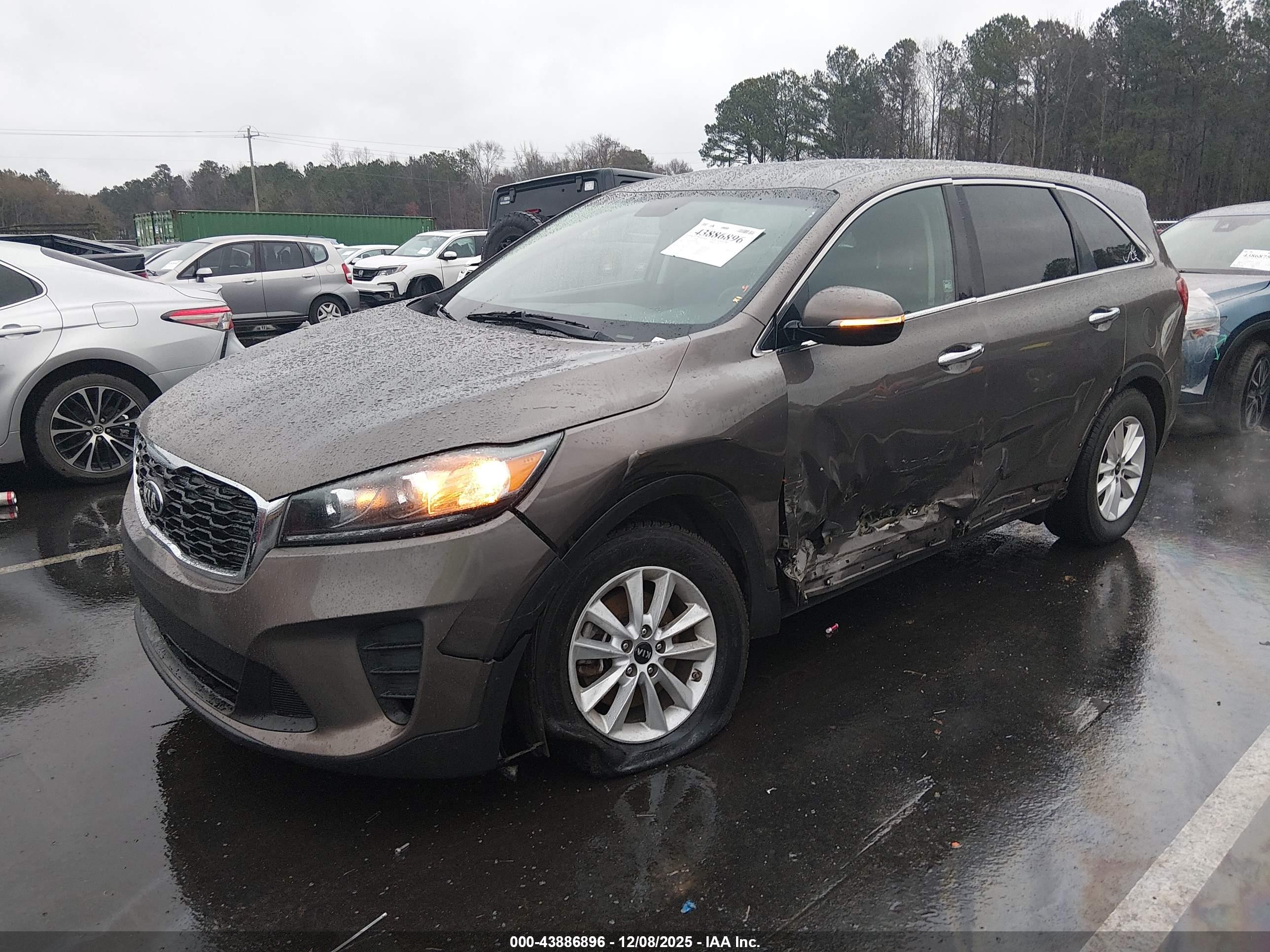 KIA SORENTO image 2