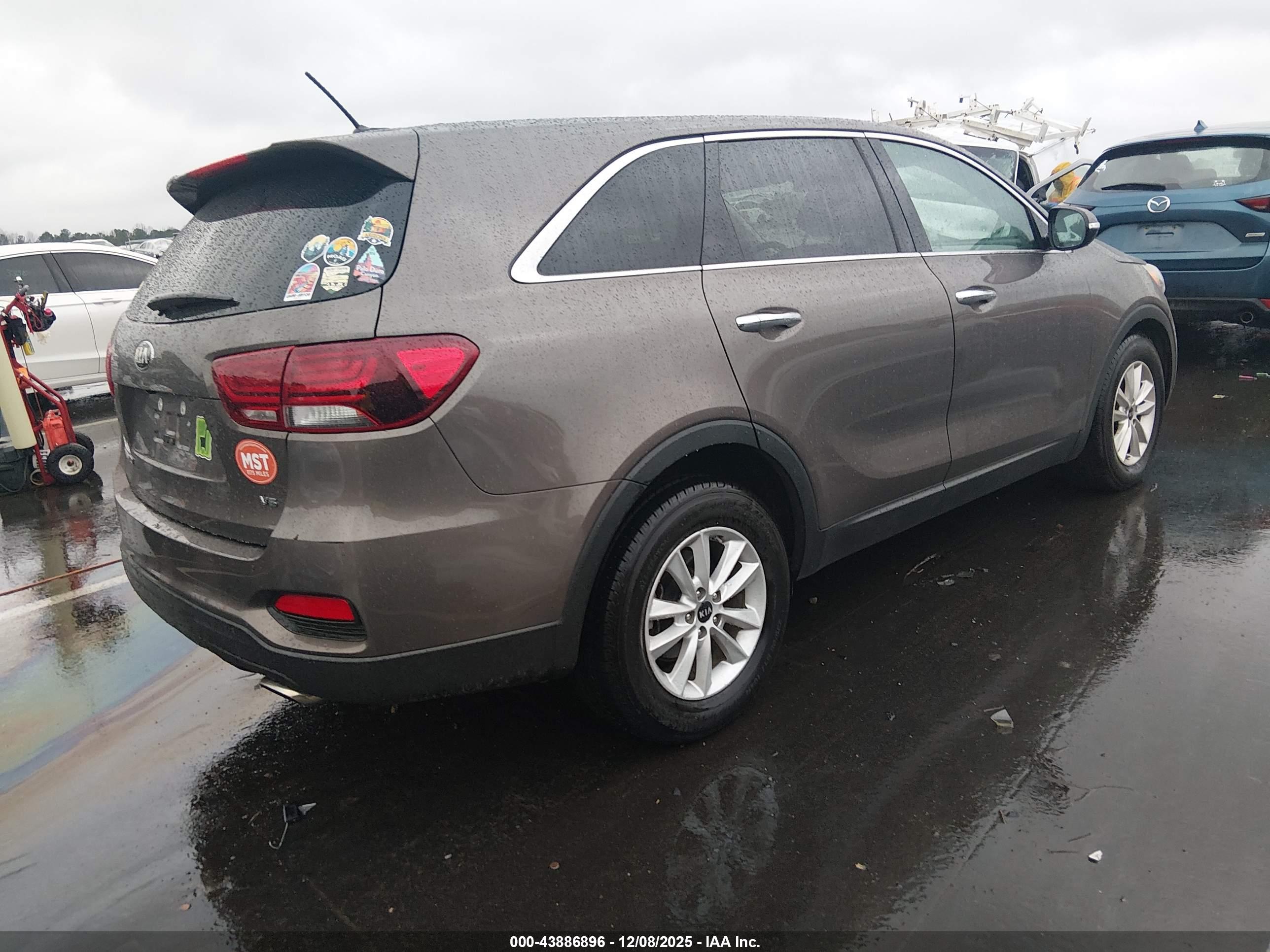 KIA SORENTO image 4
