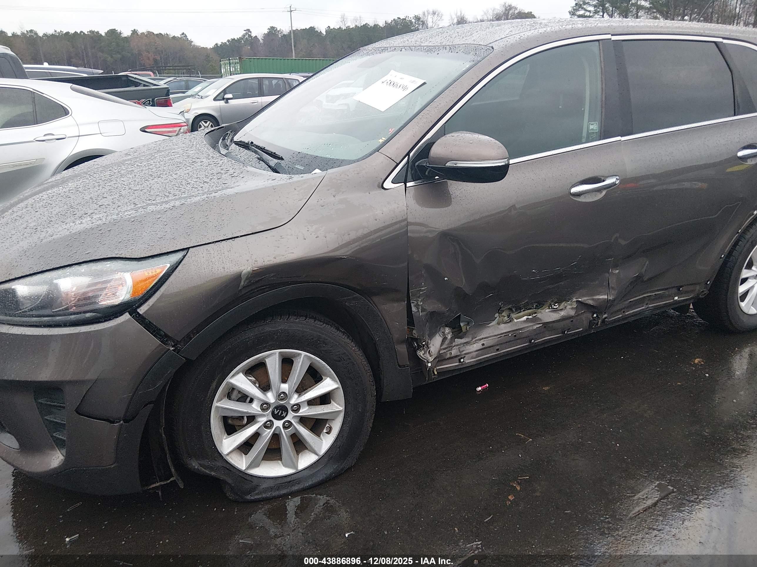 KIA SORENTO image 6