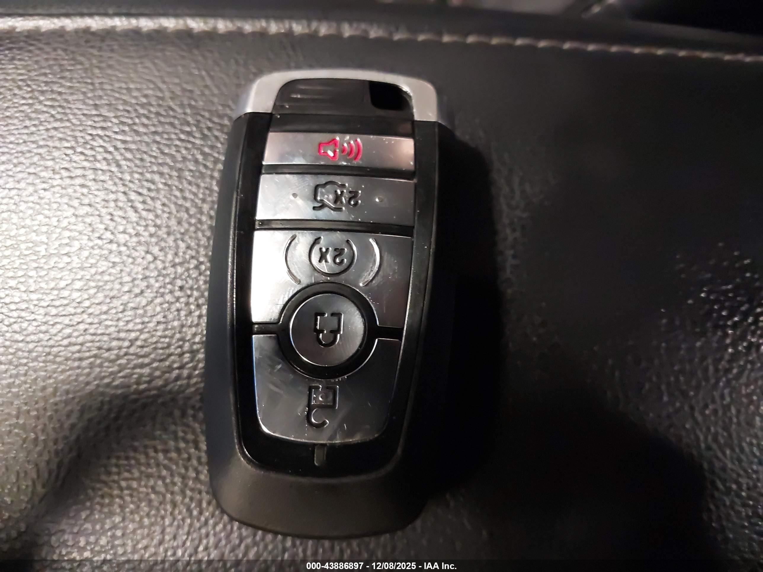 FORD FUSION image 11
