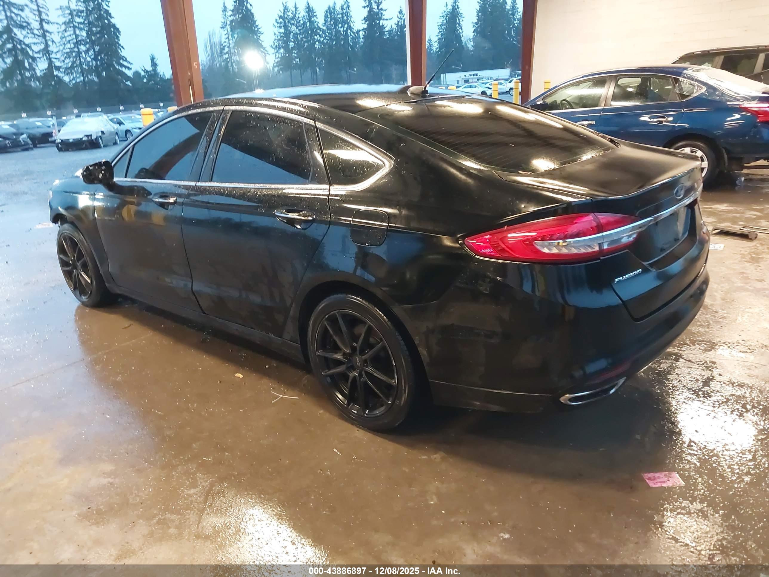 FORD FUSION image 3