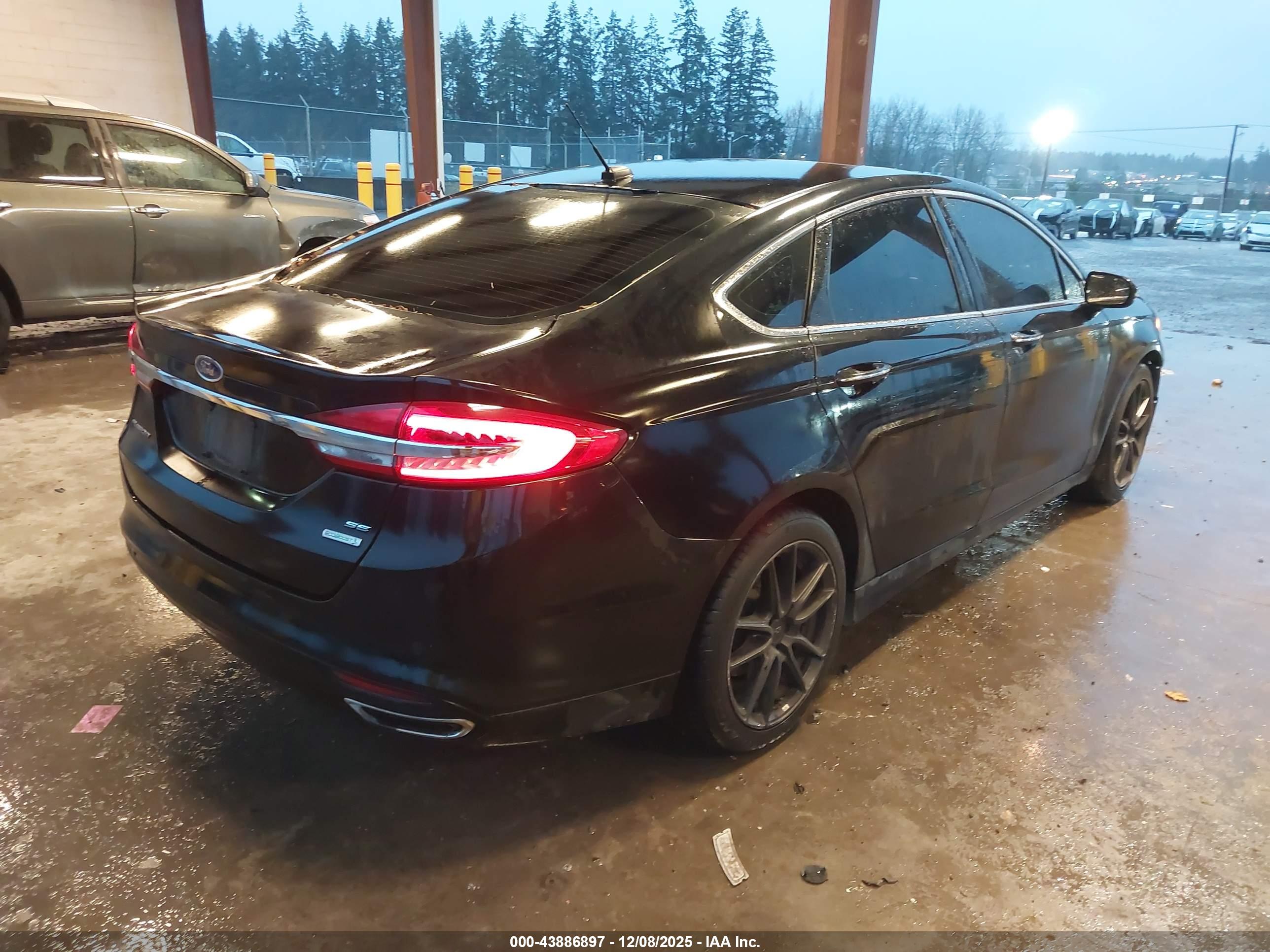 FORD FUSION image 4