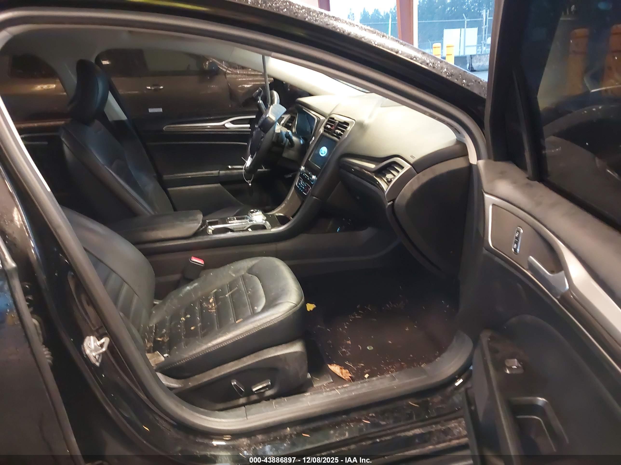 FORD FUSION image 5