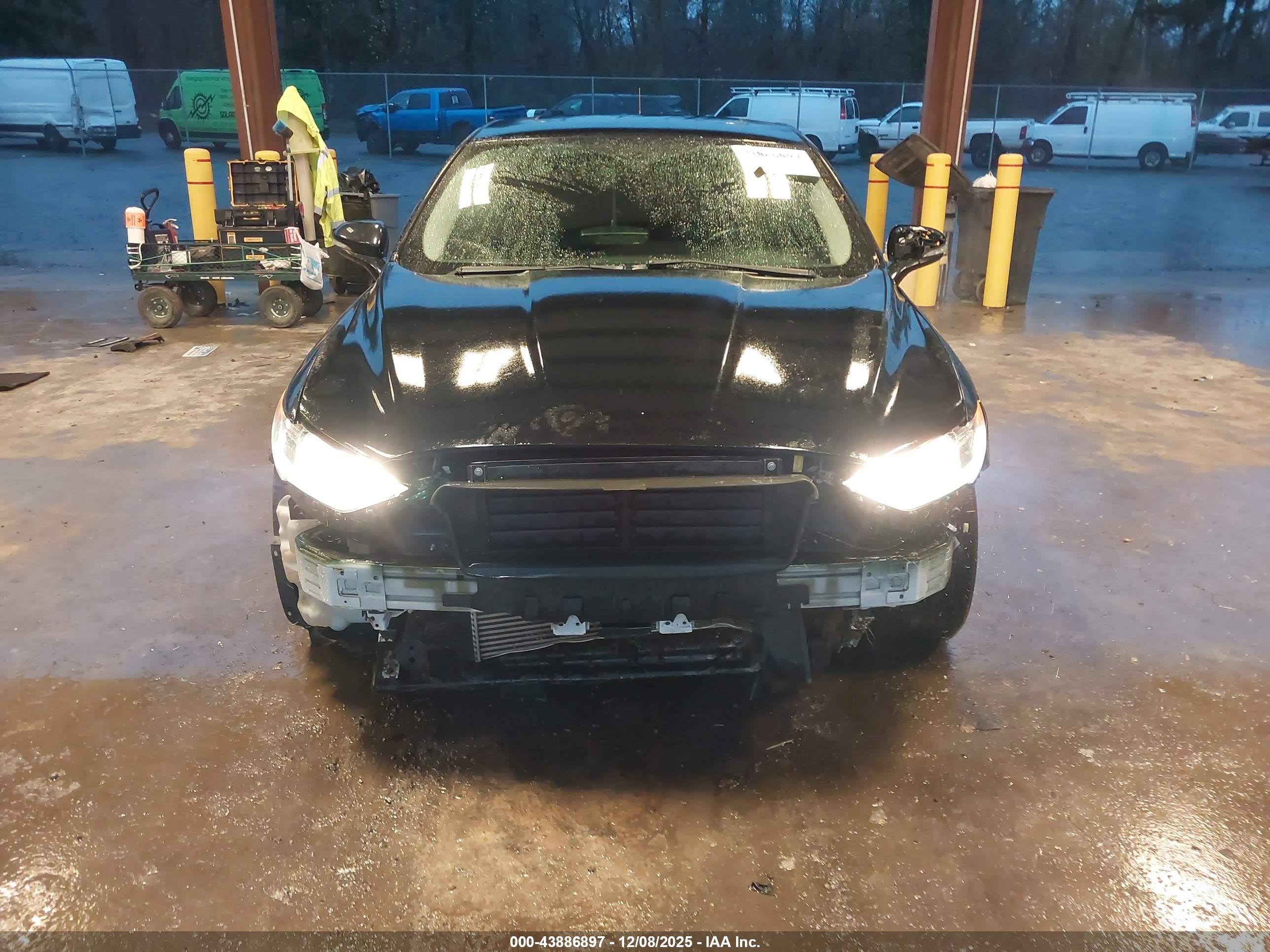 FORD FUSION image 6