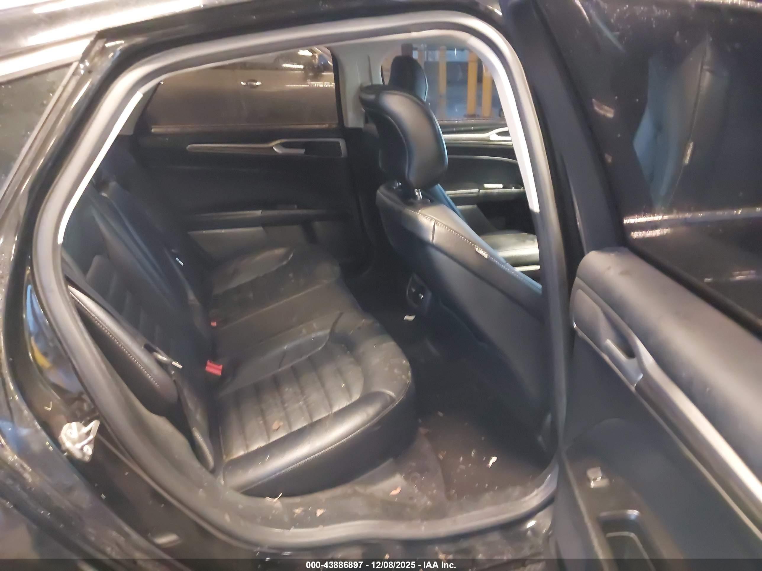 FORD FUSION image 8