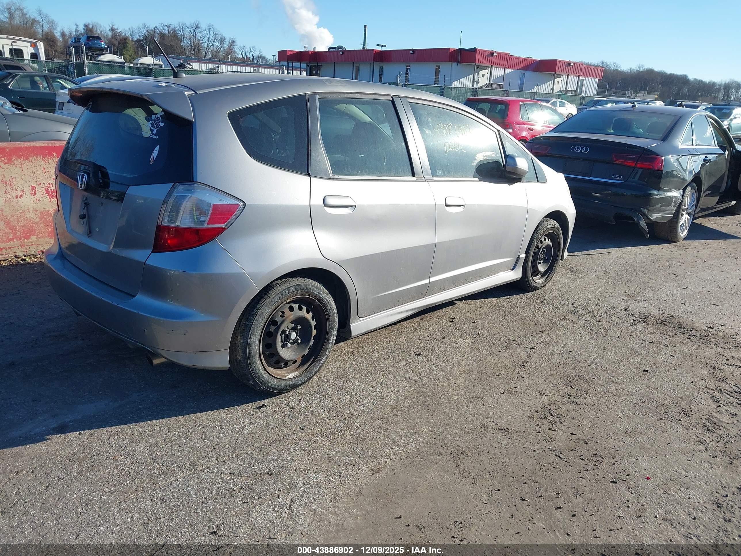 HONDA FIT image 4