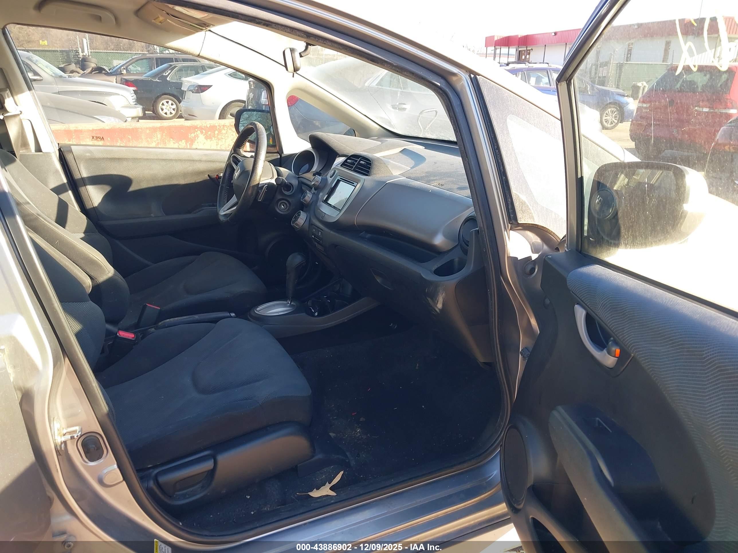 HONDA FIT image 5