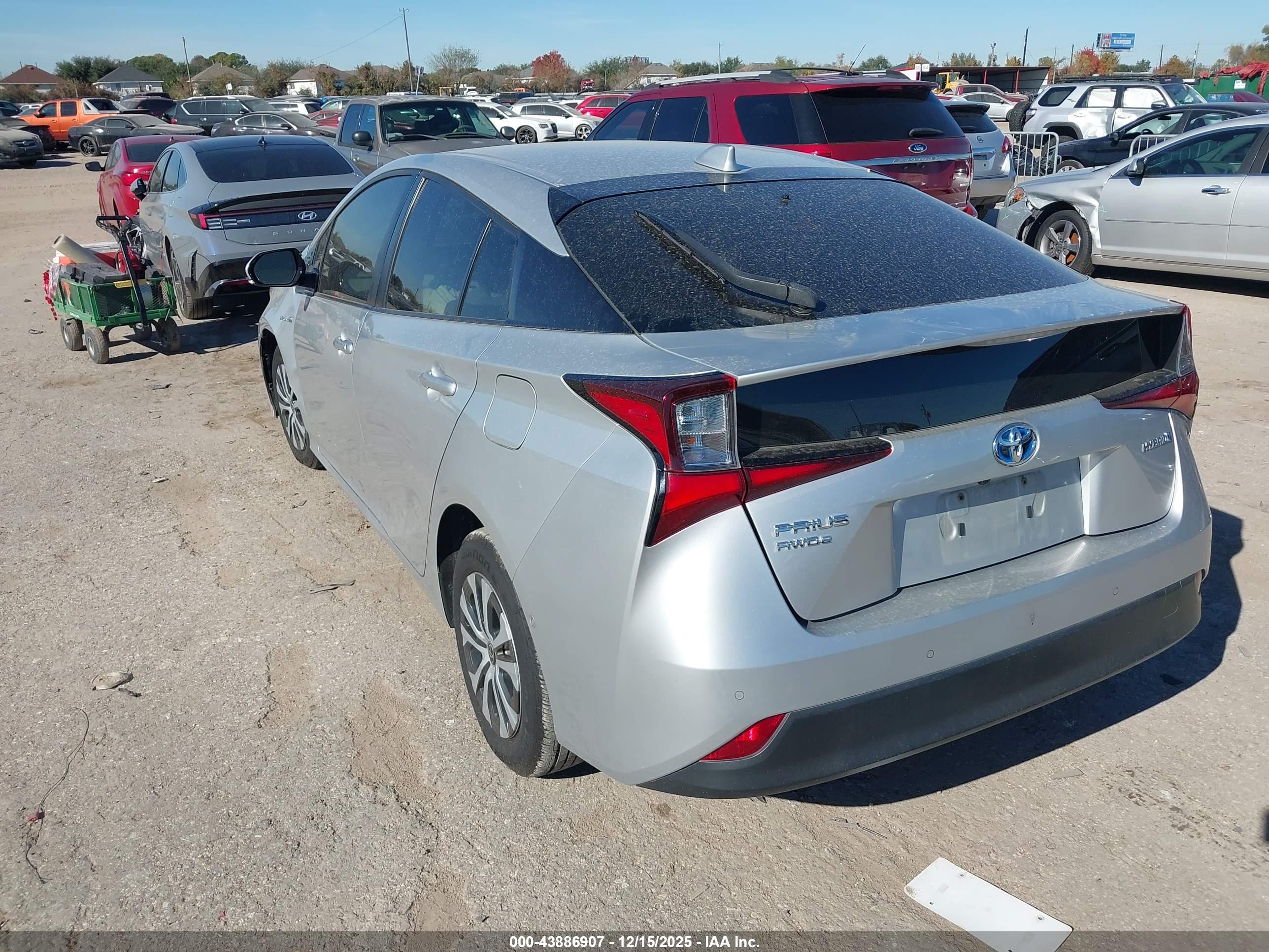 TOYOTA PRIUS image 3