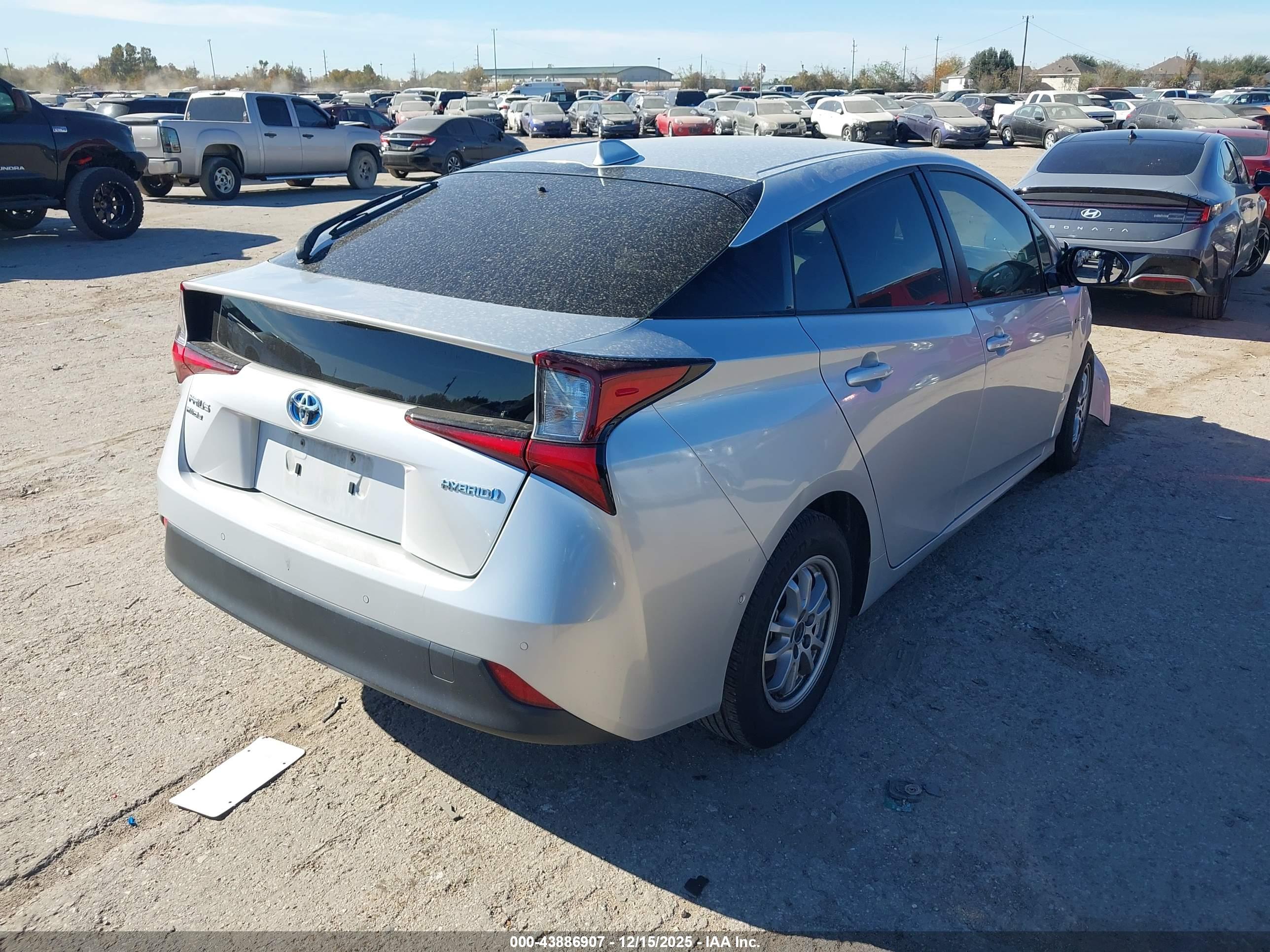 TOYOTA PRIUS image 4