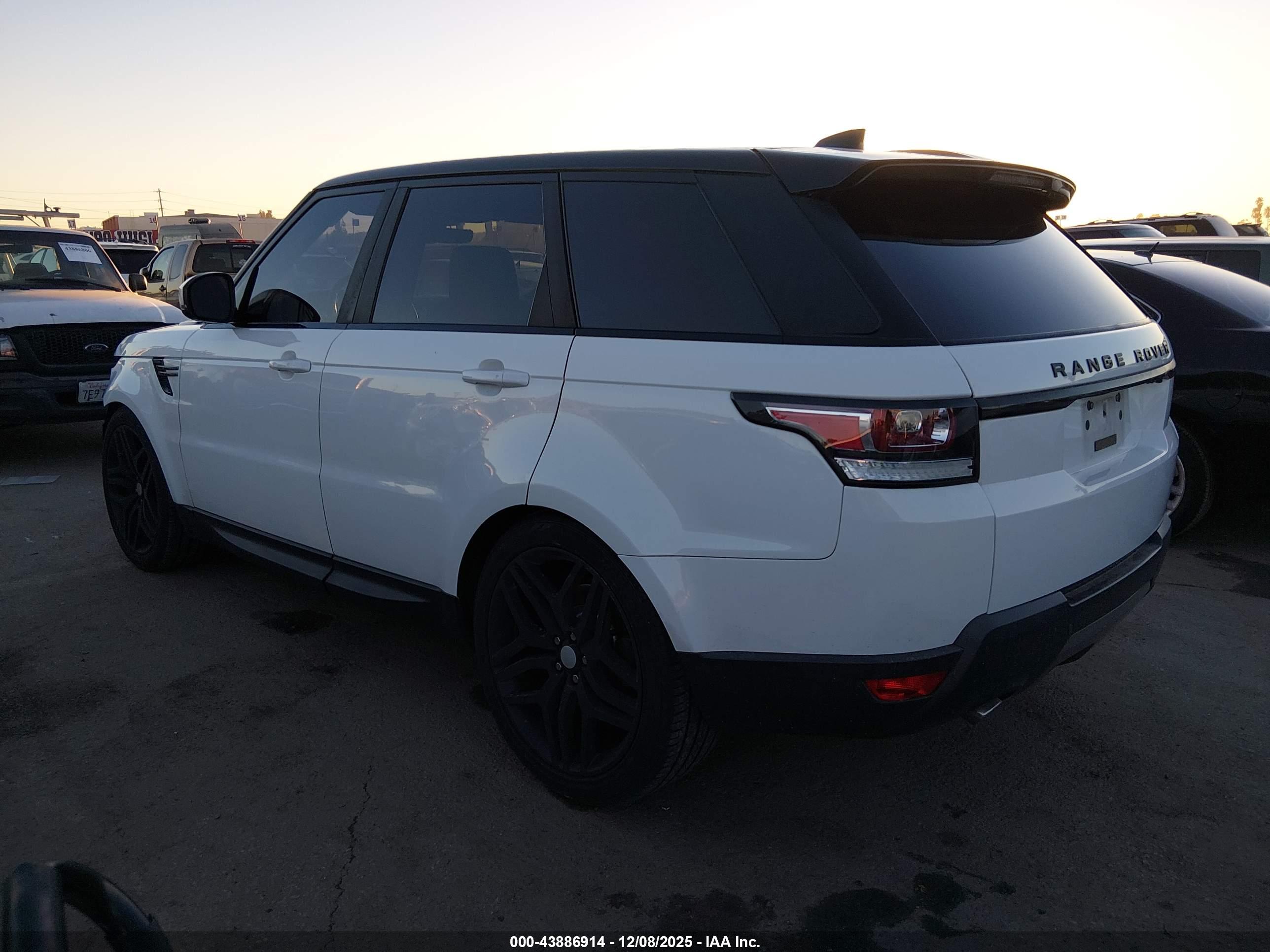 LAND ROVER image 3