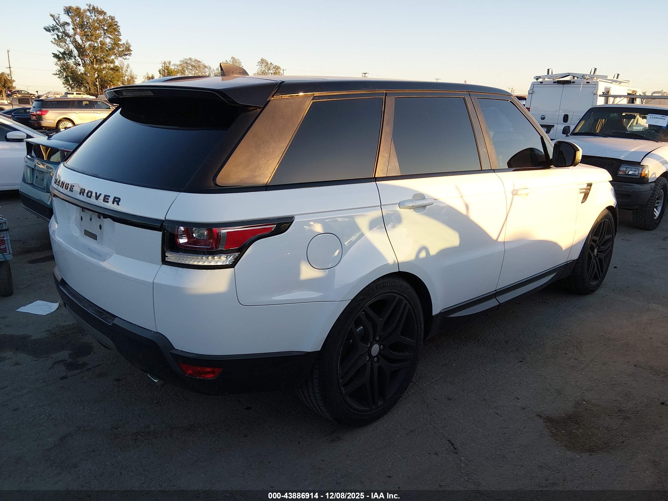 LAND ROVER image 4