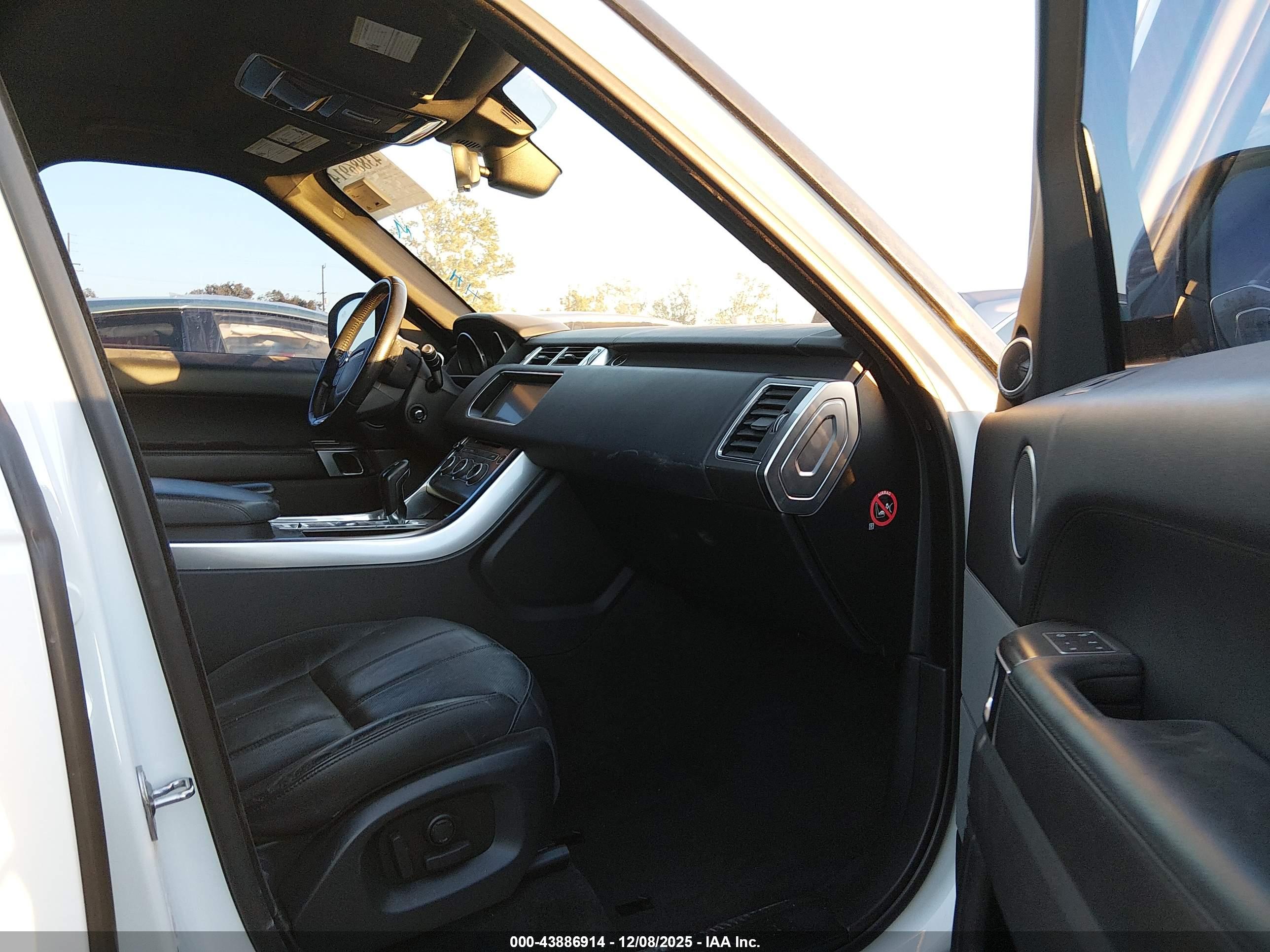 LAND ROVER image 5