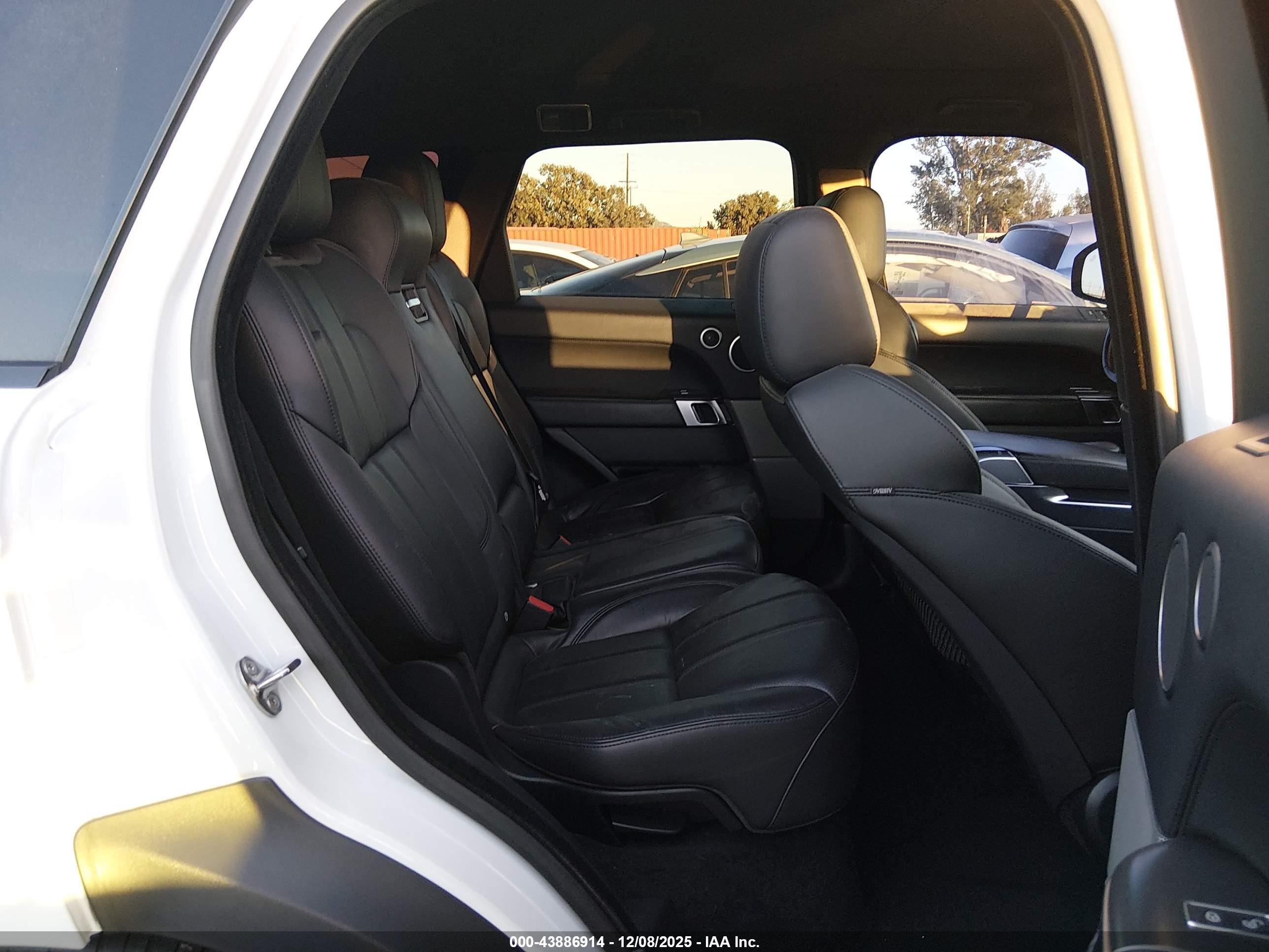 LAND ROVER image 8