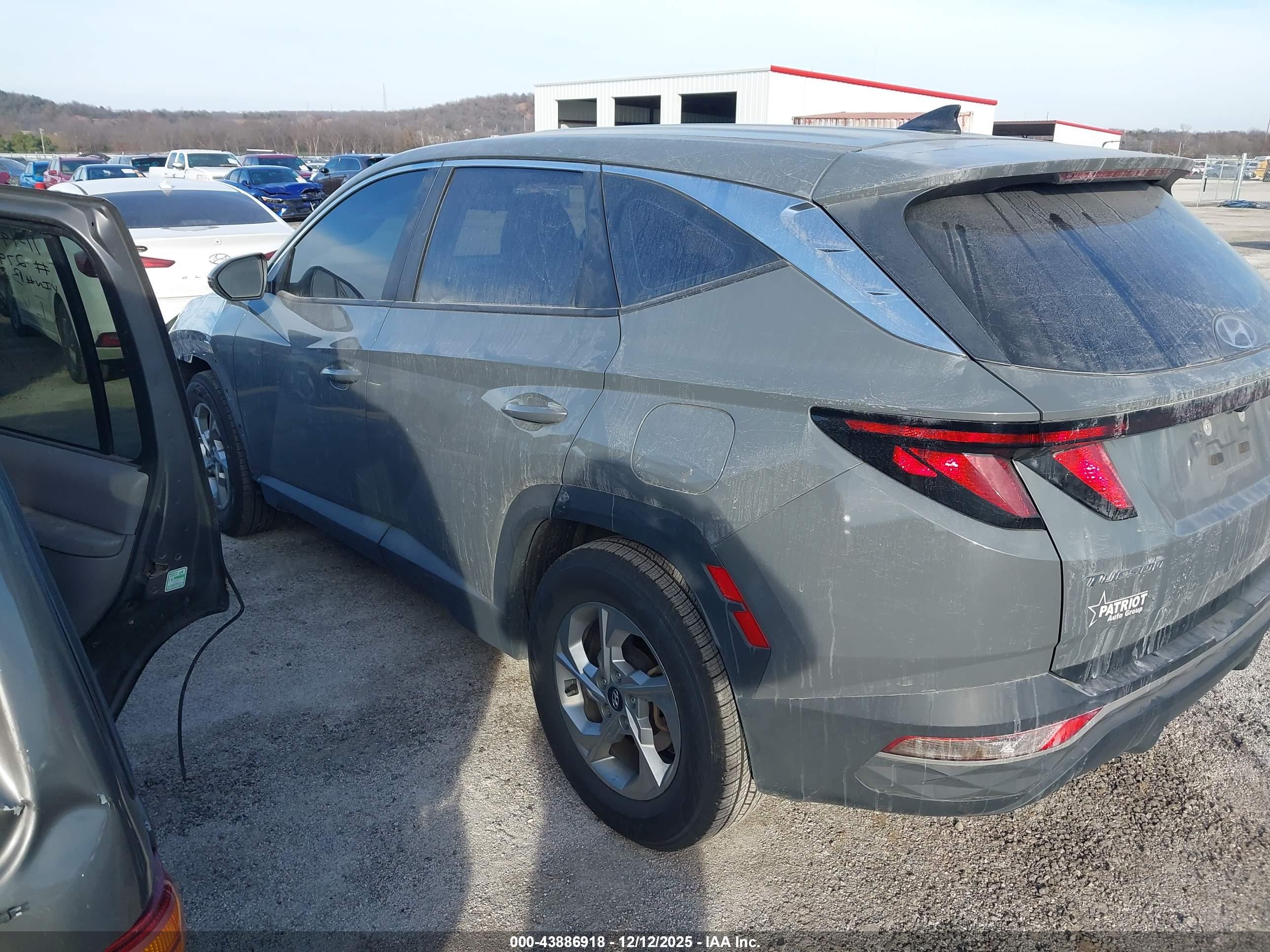 HYUNDAI TUCSON image 3