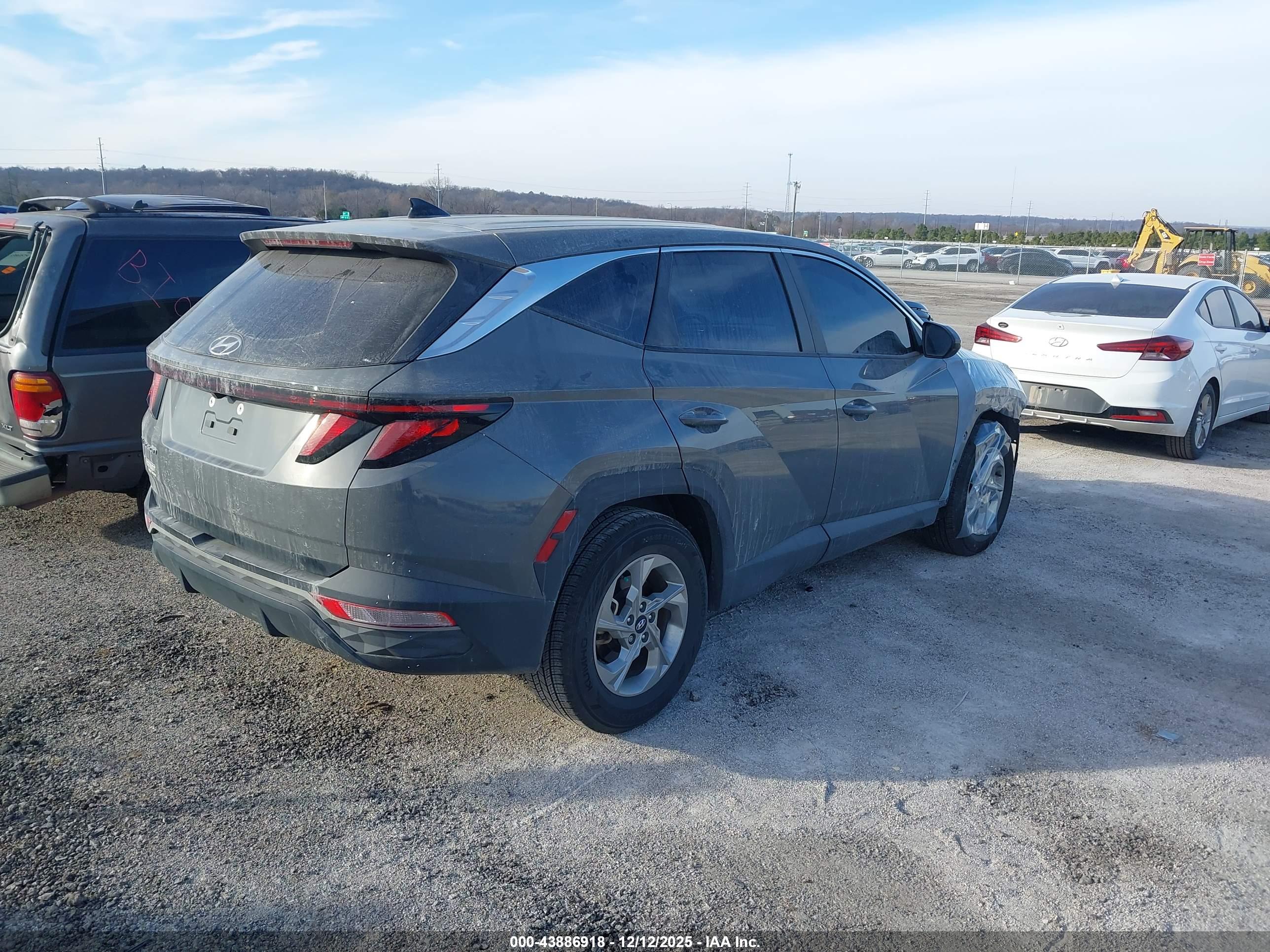 HYUNDAI TUCSON image 4