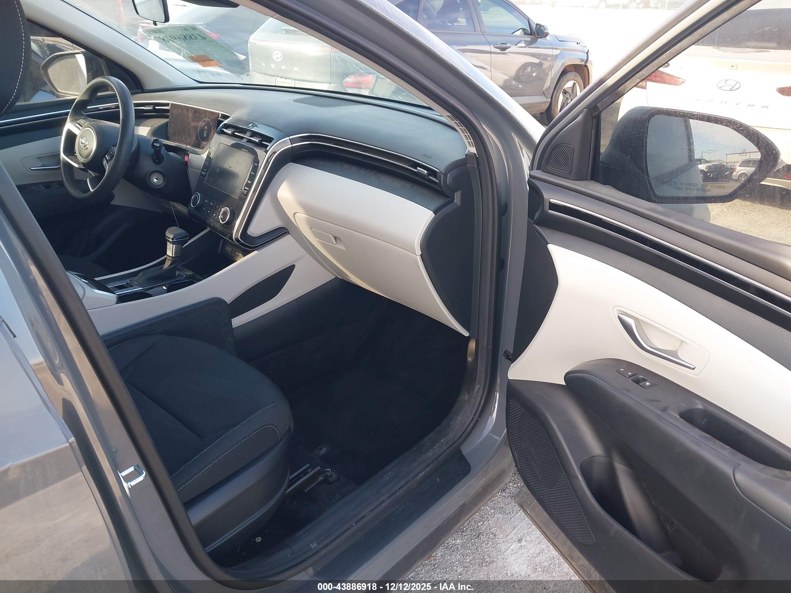 HYUNDAI TUCSON image 5