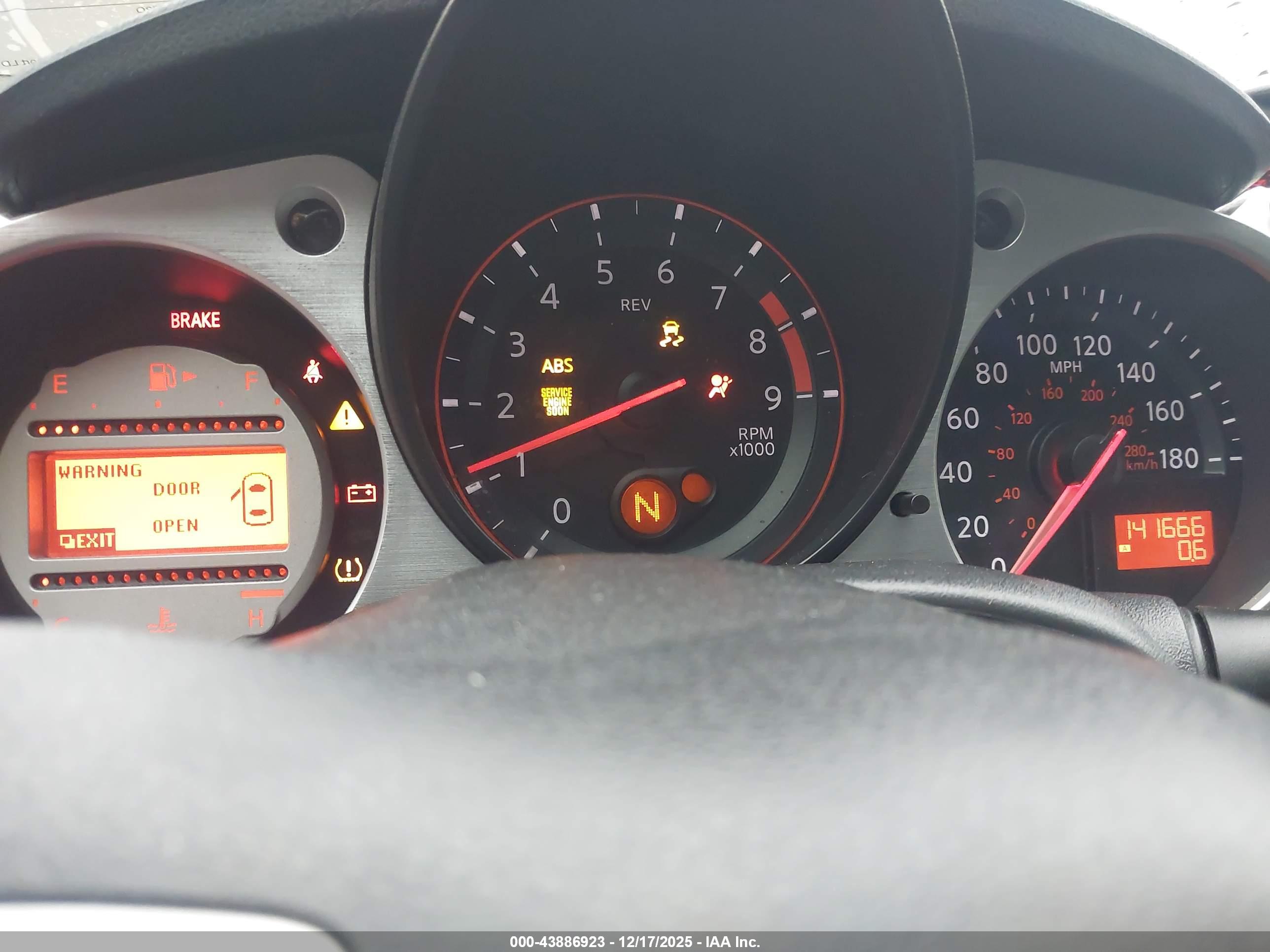 NISSAN 370Z image 7