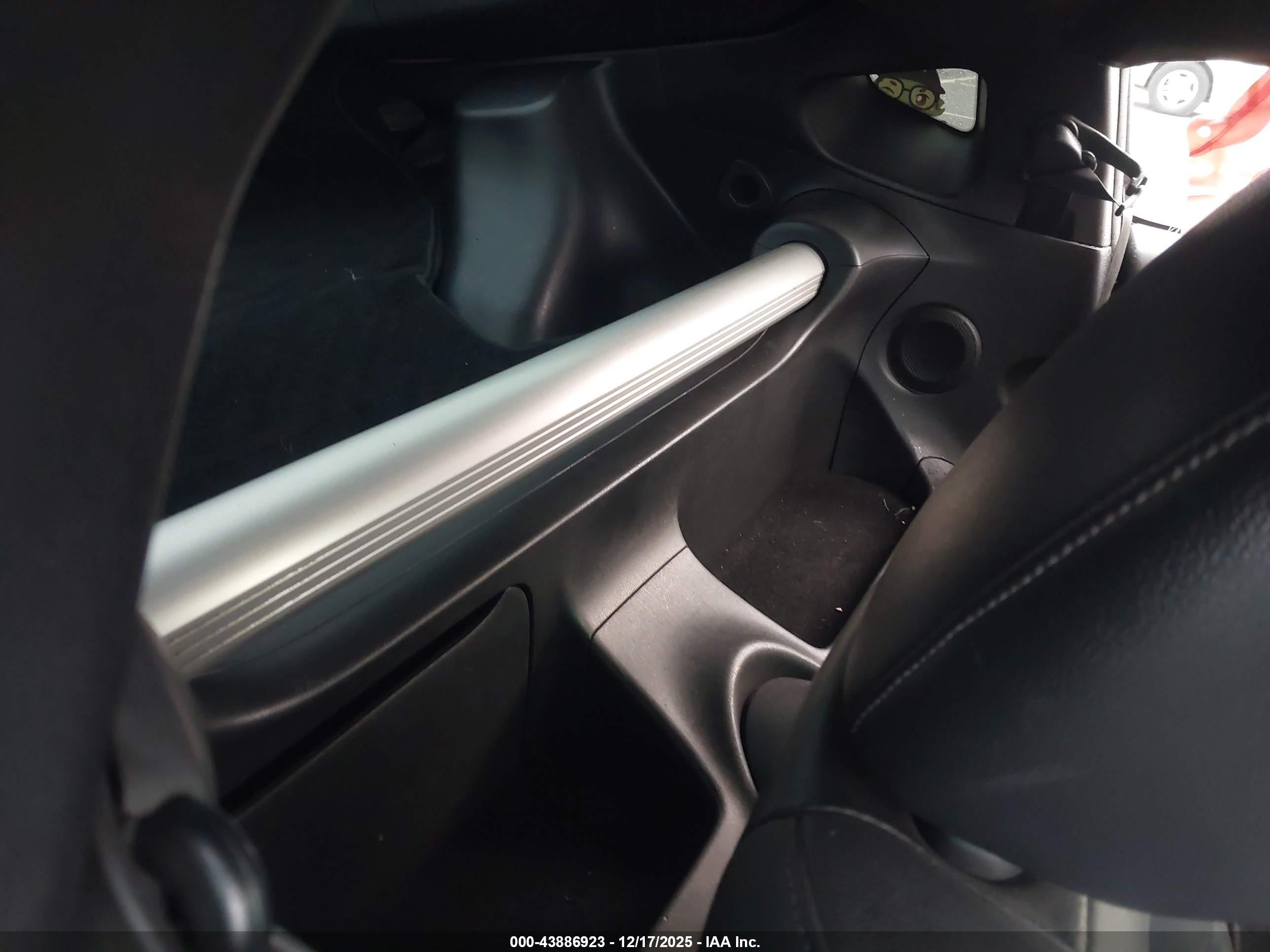 NISSAN 370Z image 8