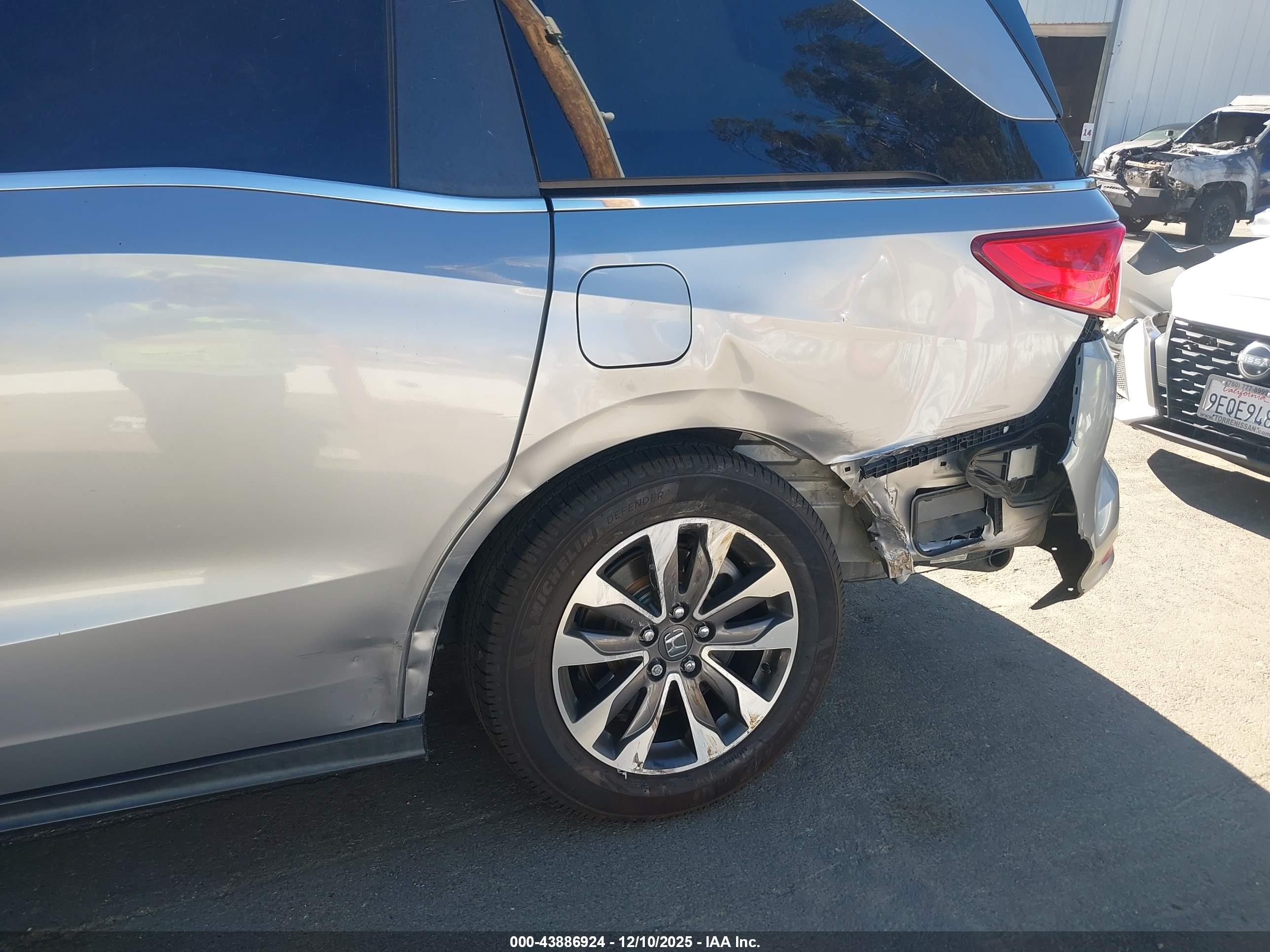 HONDA ODYSSEY image 6