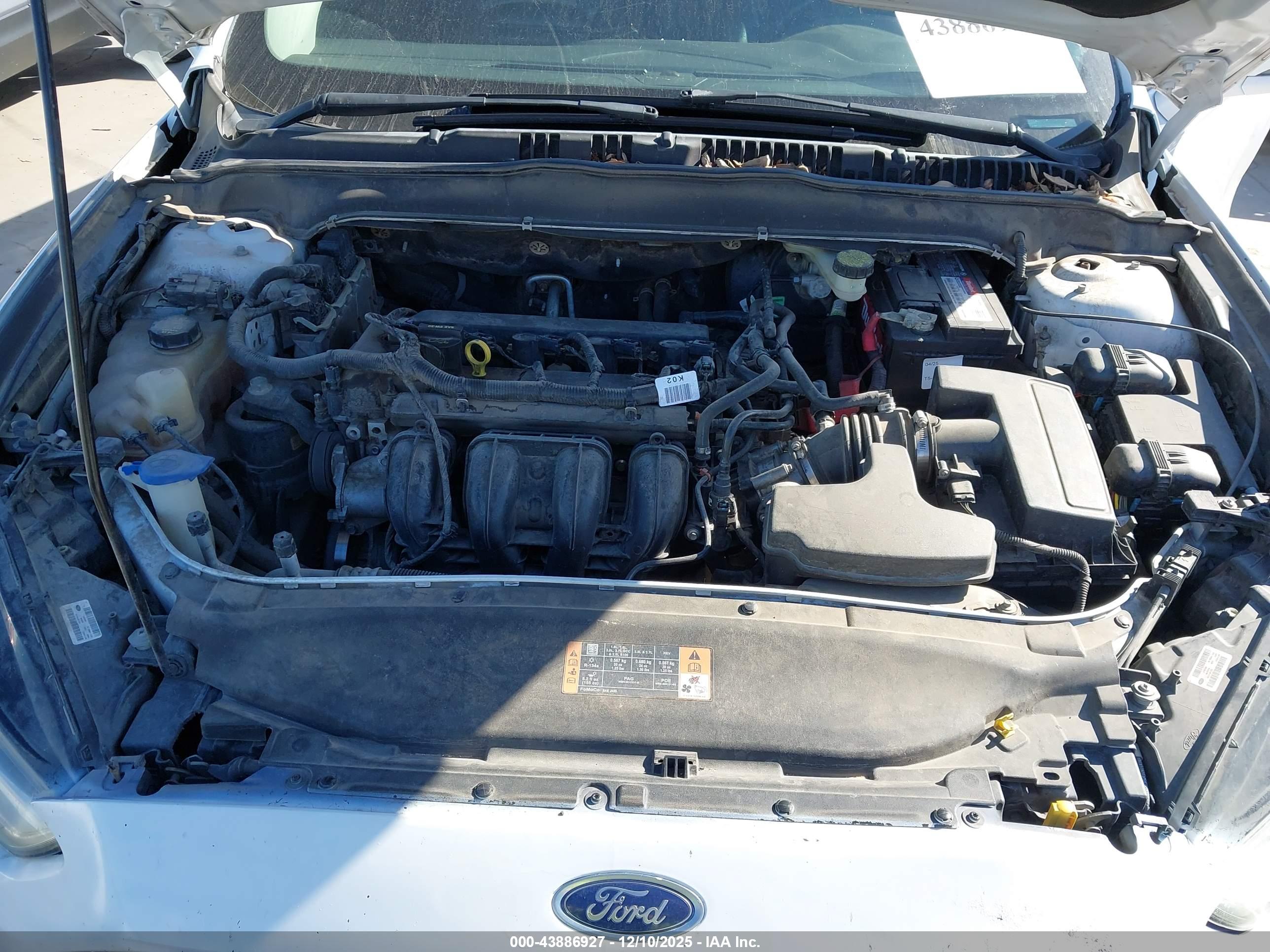 FORD FUSION image 10