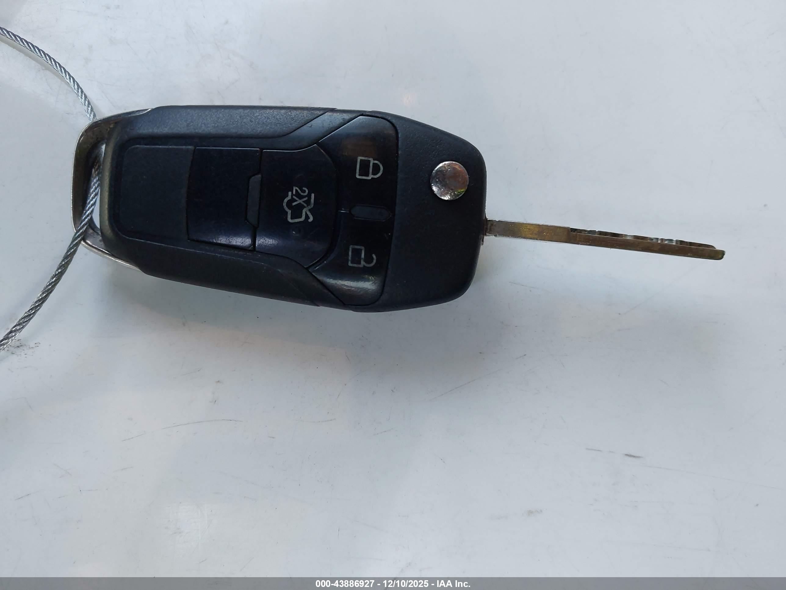 FORD FUSION image 11