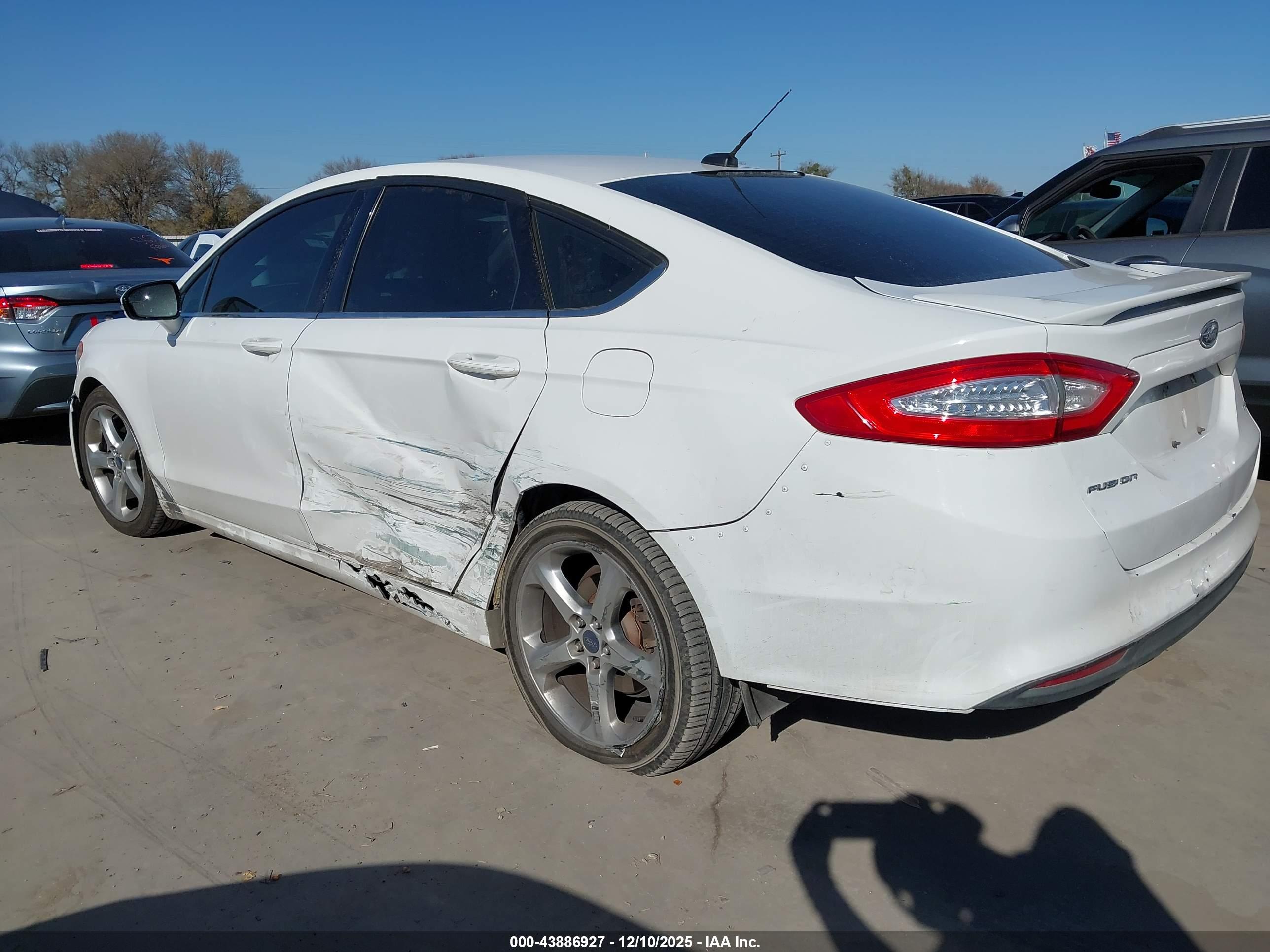 FORD FUSION image 3