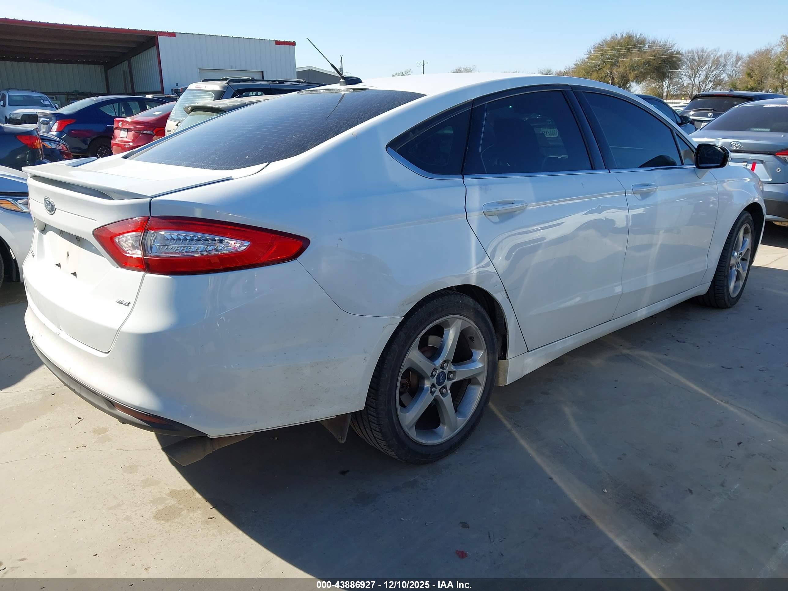 FORD FUSION image 4