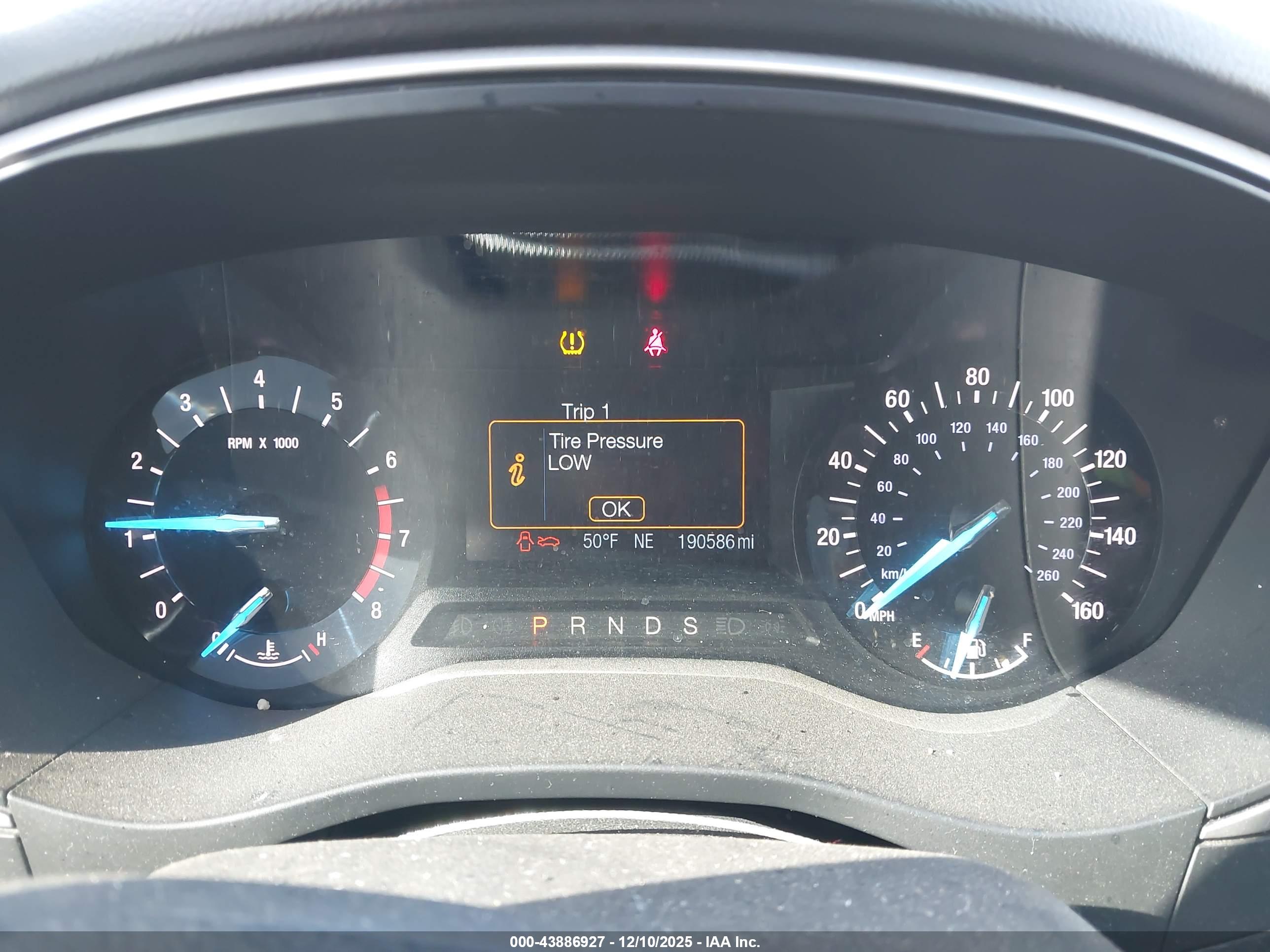 FORD FUSION image 7