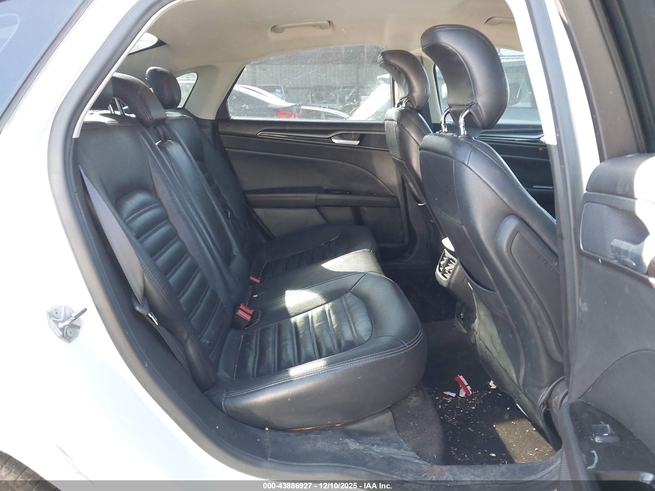 FORD FUSION image 8