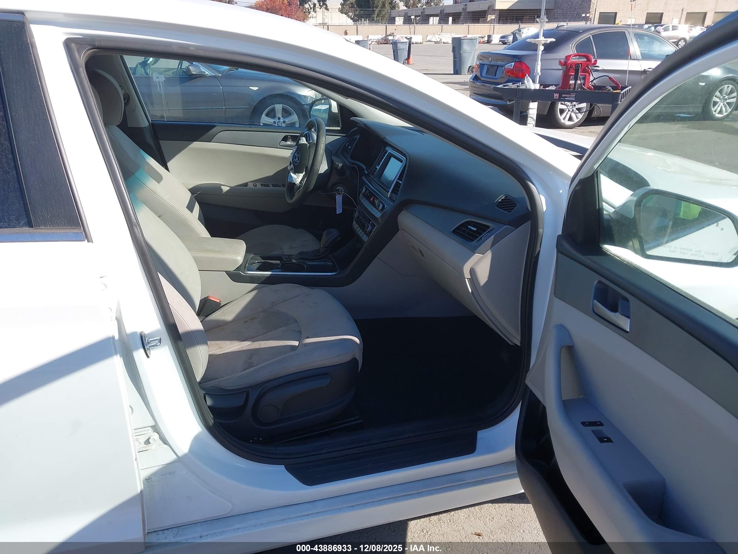 HYUNDAI SONATA image 5