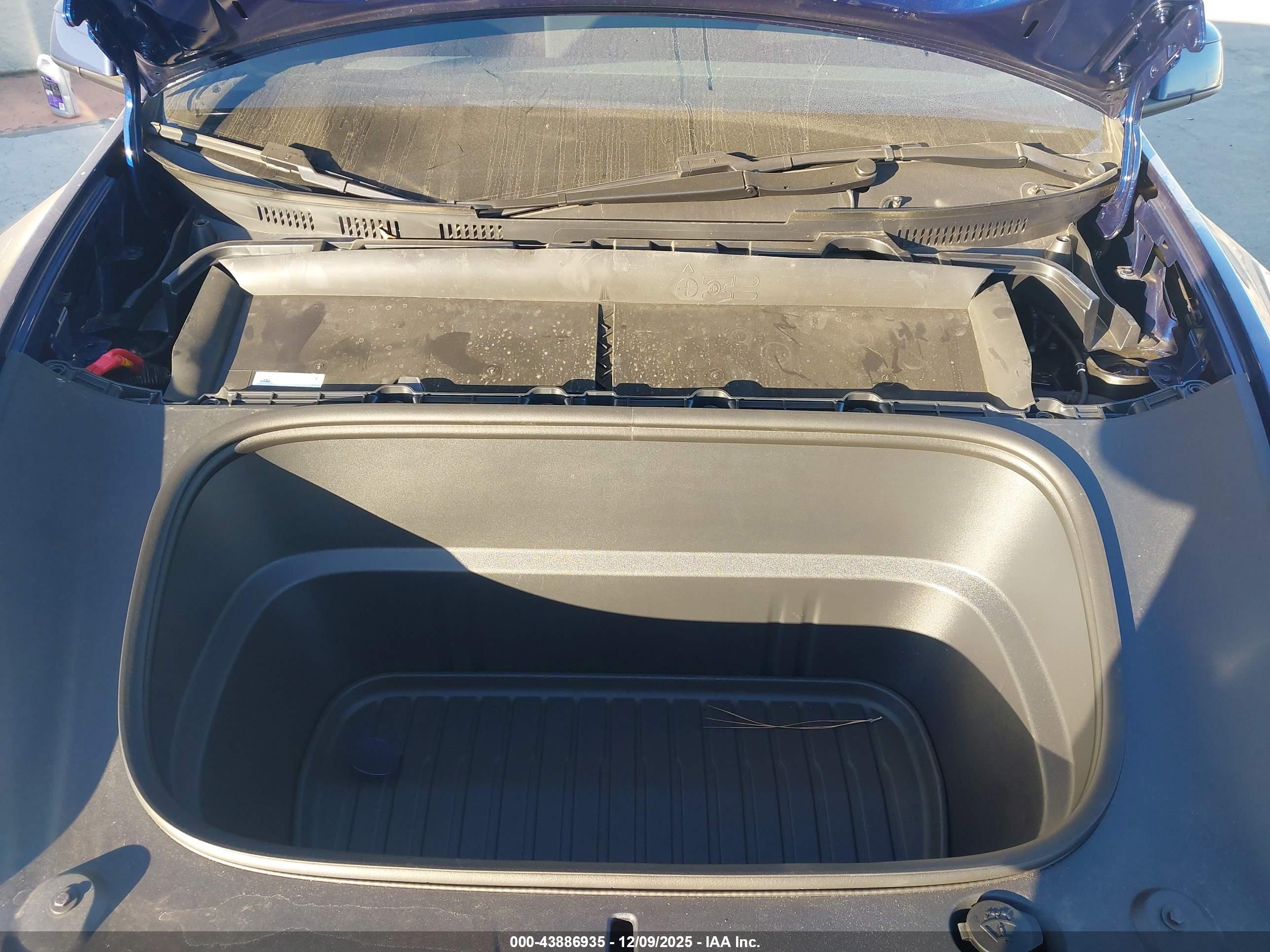 TESLA MODEL image 10