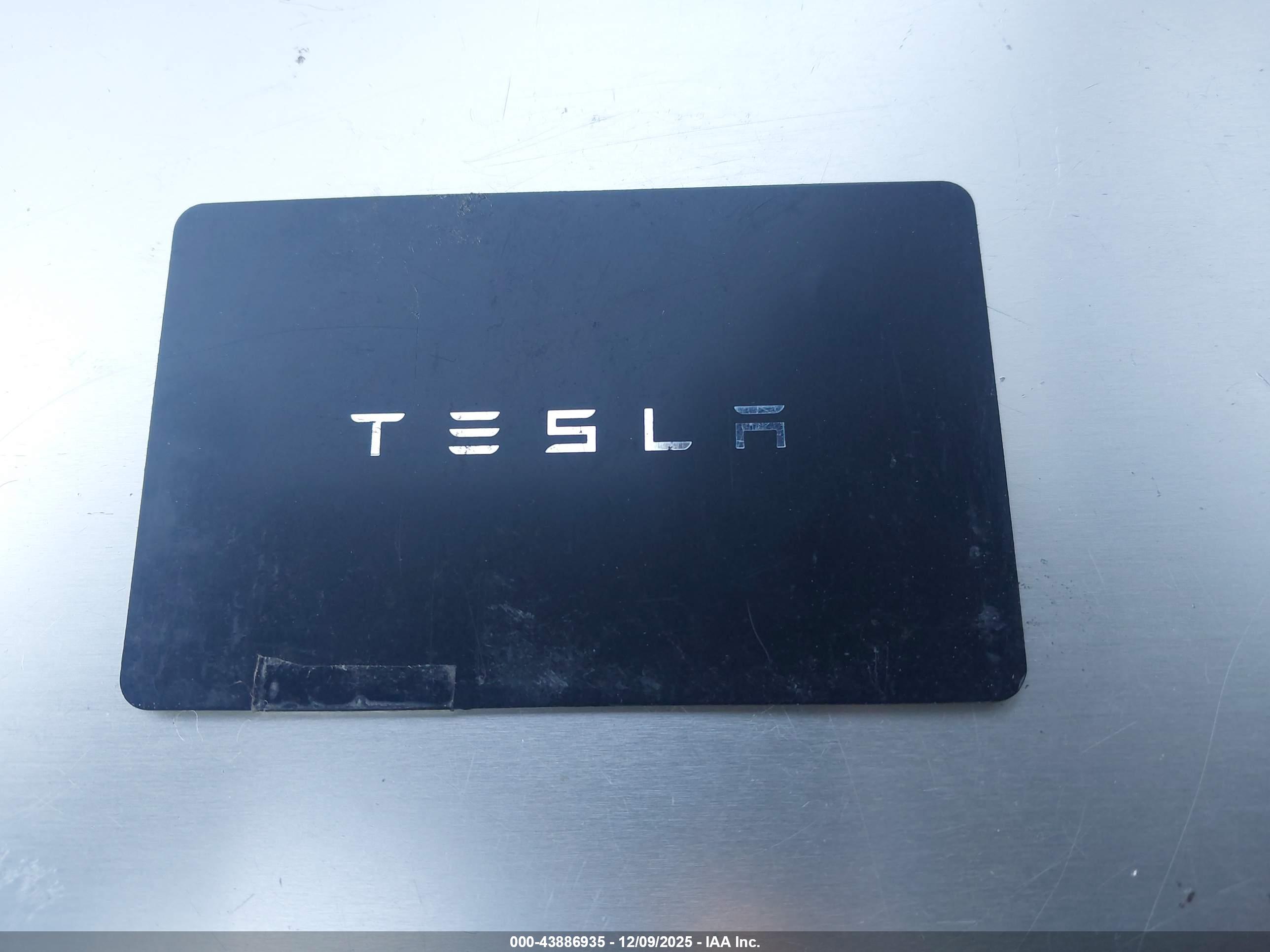 TESLA MODEL image 11